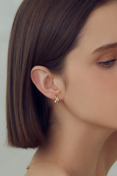 優雅層次亮鑽。夾式耳環