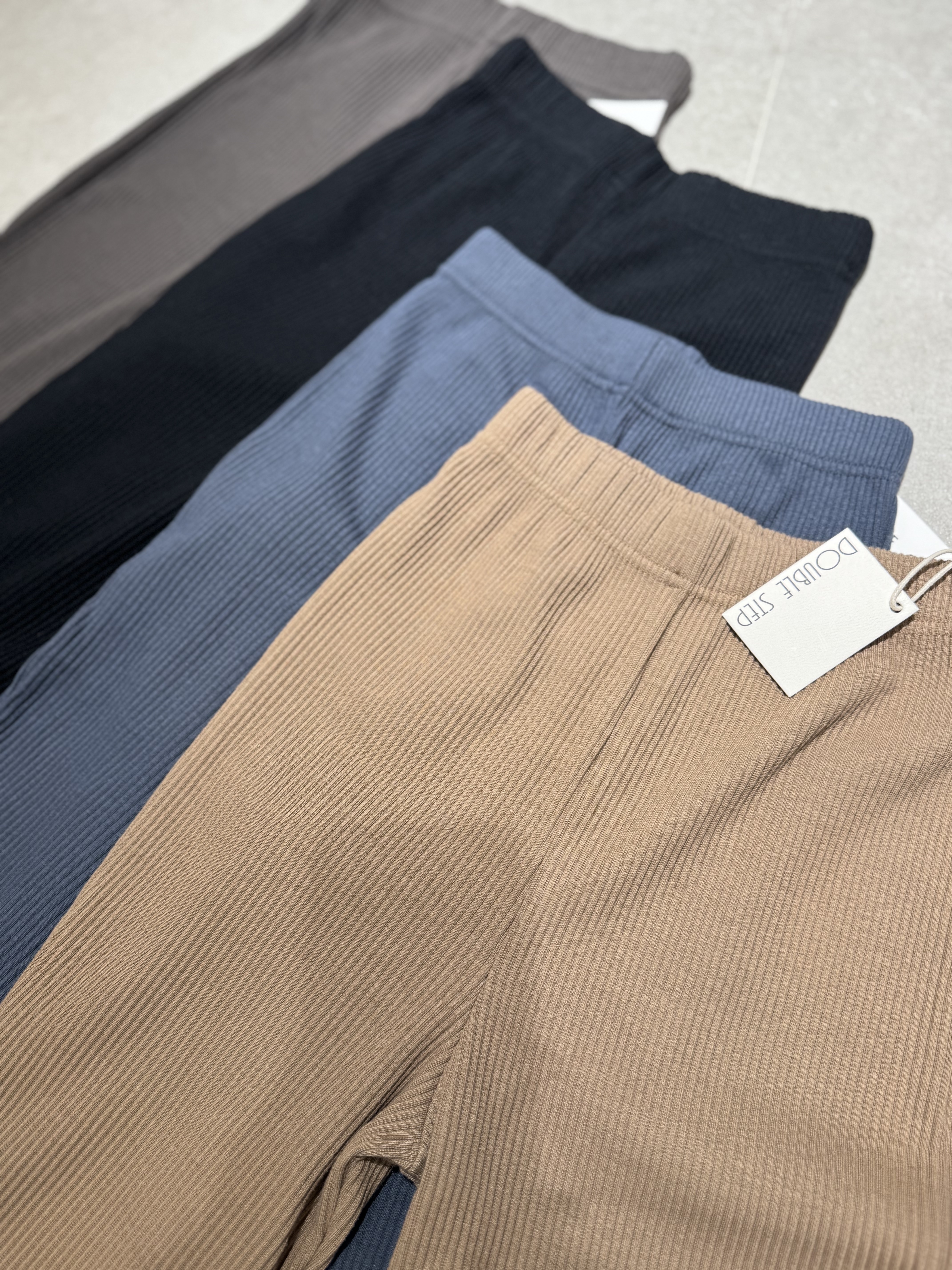 9442｜小開衩直紋喇叭褲legging