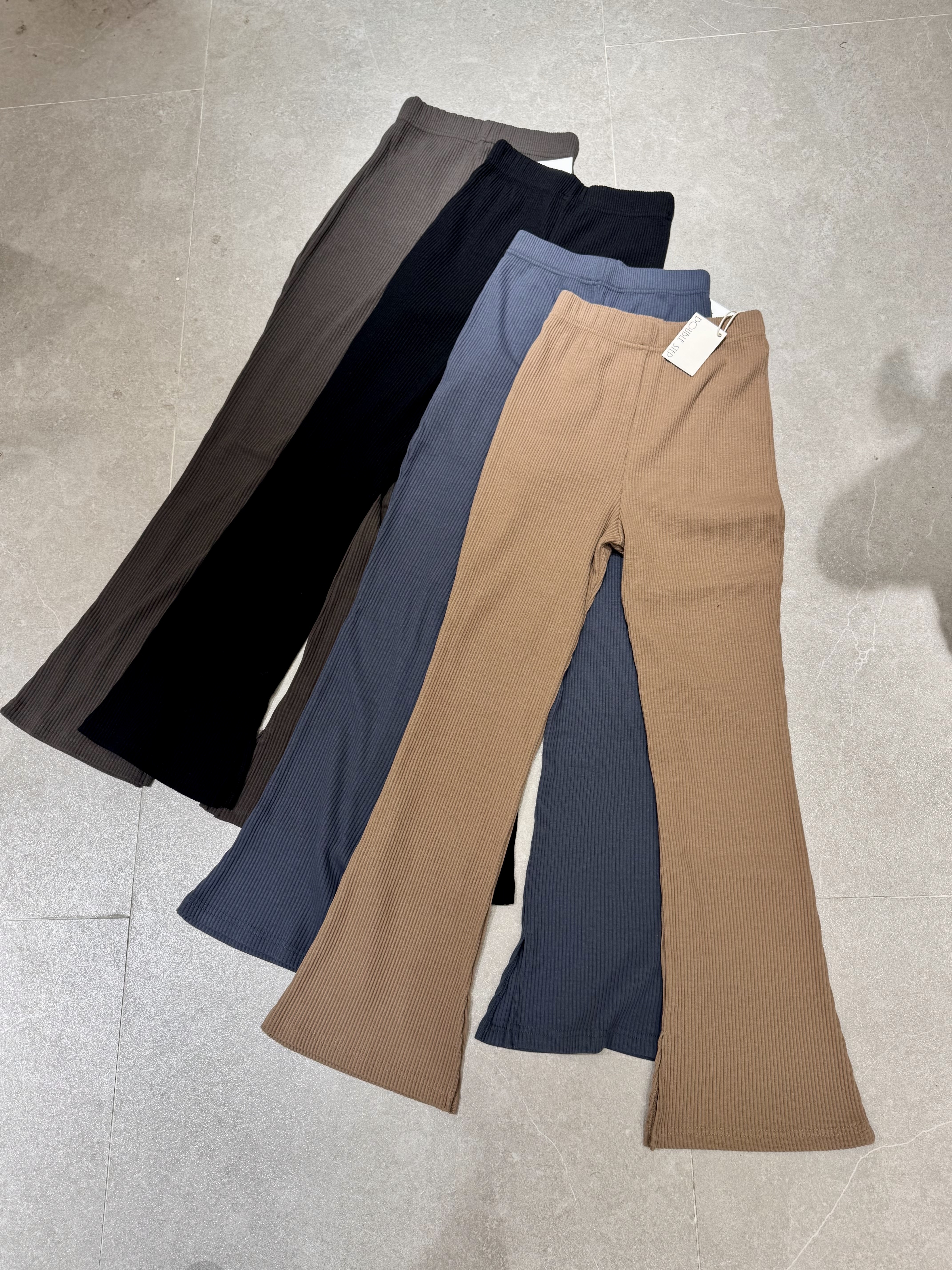 9442｜小開衩直紋喇叭褲legging