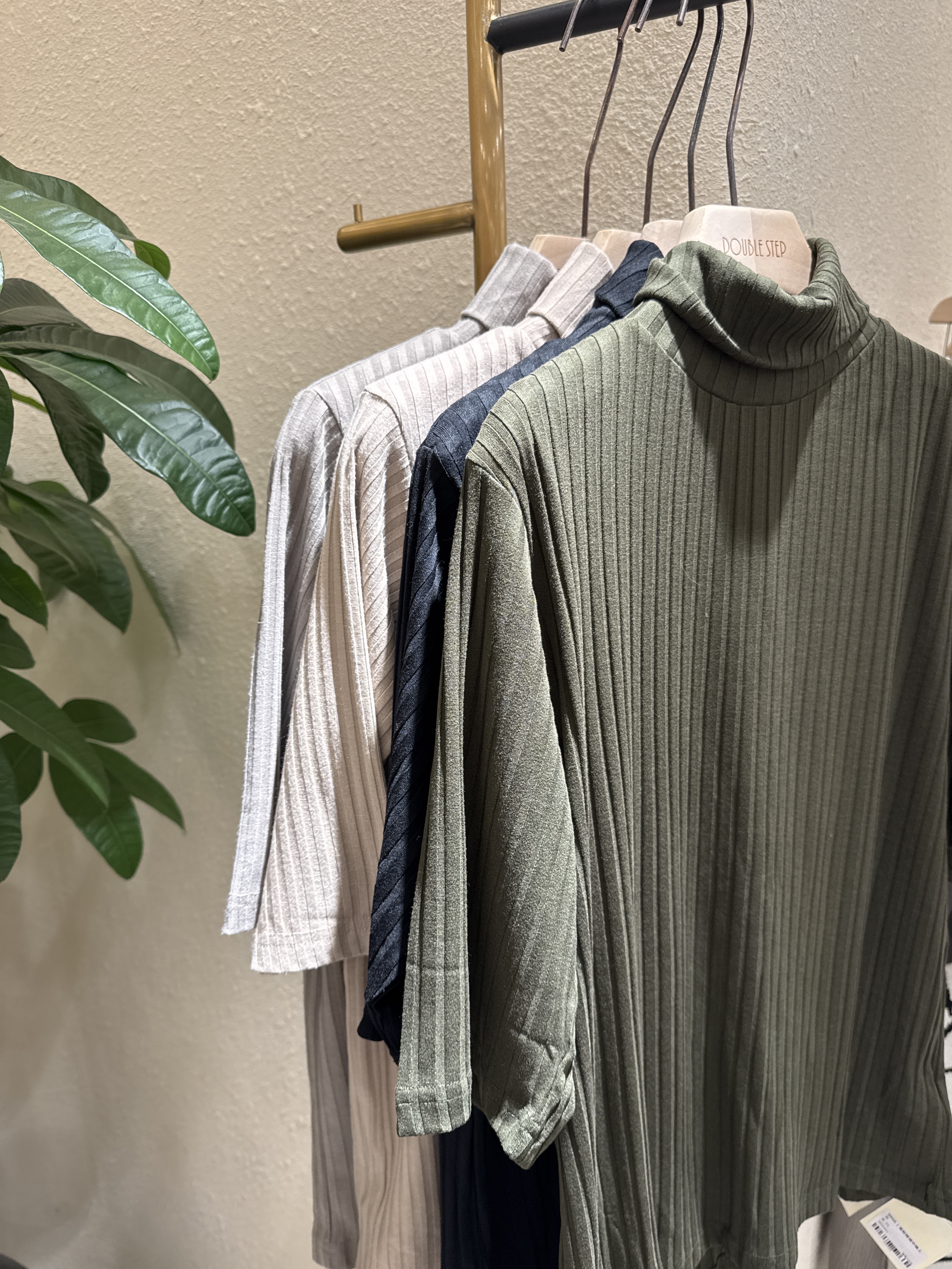 9956｜寬鬆樽領中袖上衣