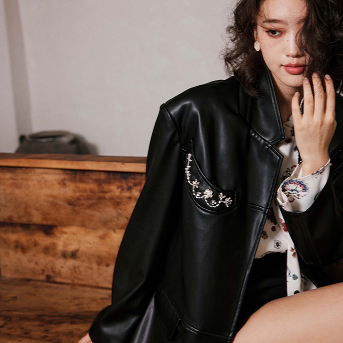 兩側綴飾造型PU皮革西裝外套皮衣XS-M (Elegant & Love)