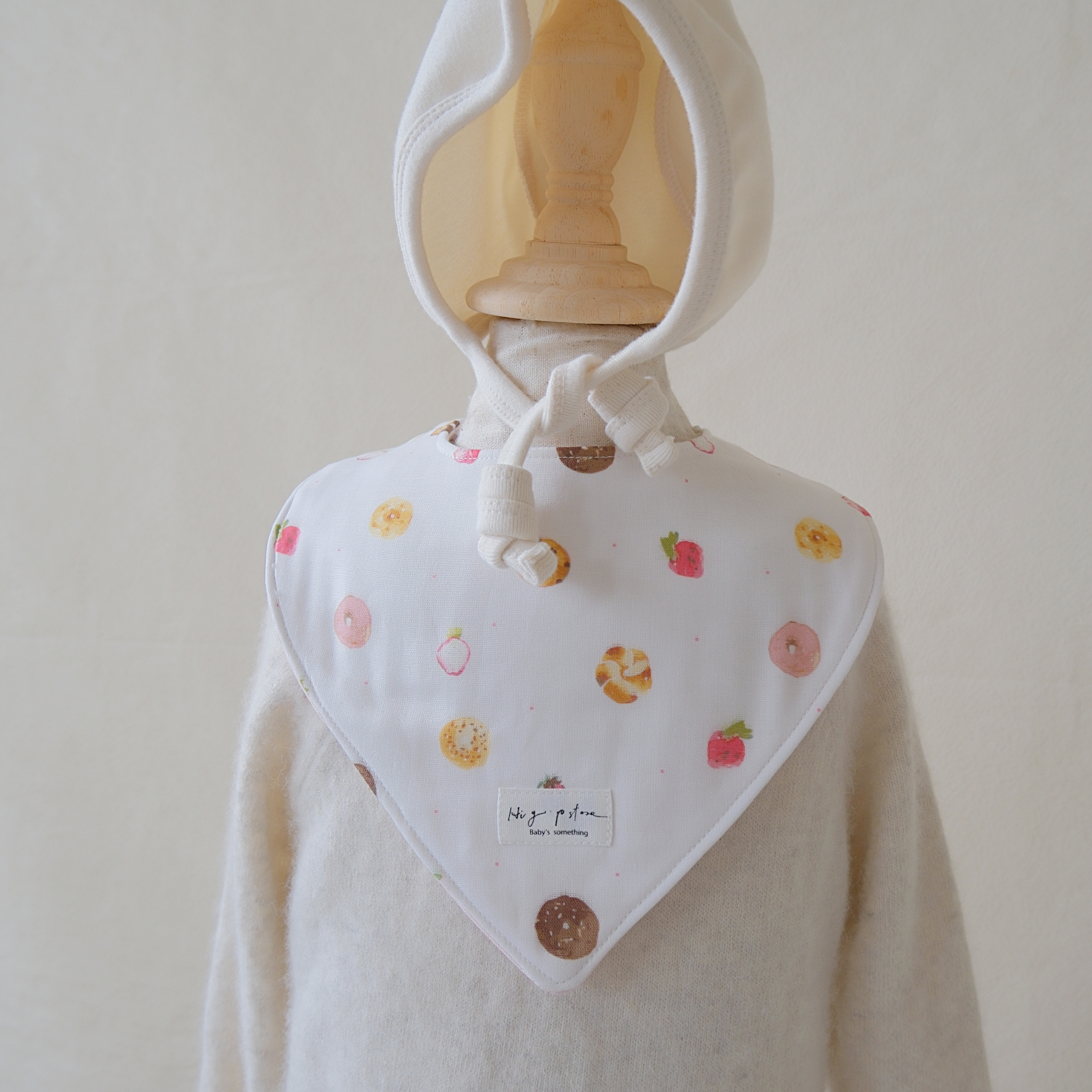 Hi Y.P store-手作圍兜-雙面三角兜-草莓甜甜圈