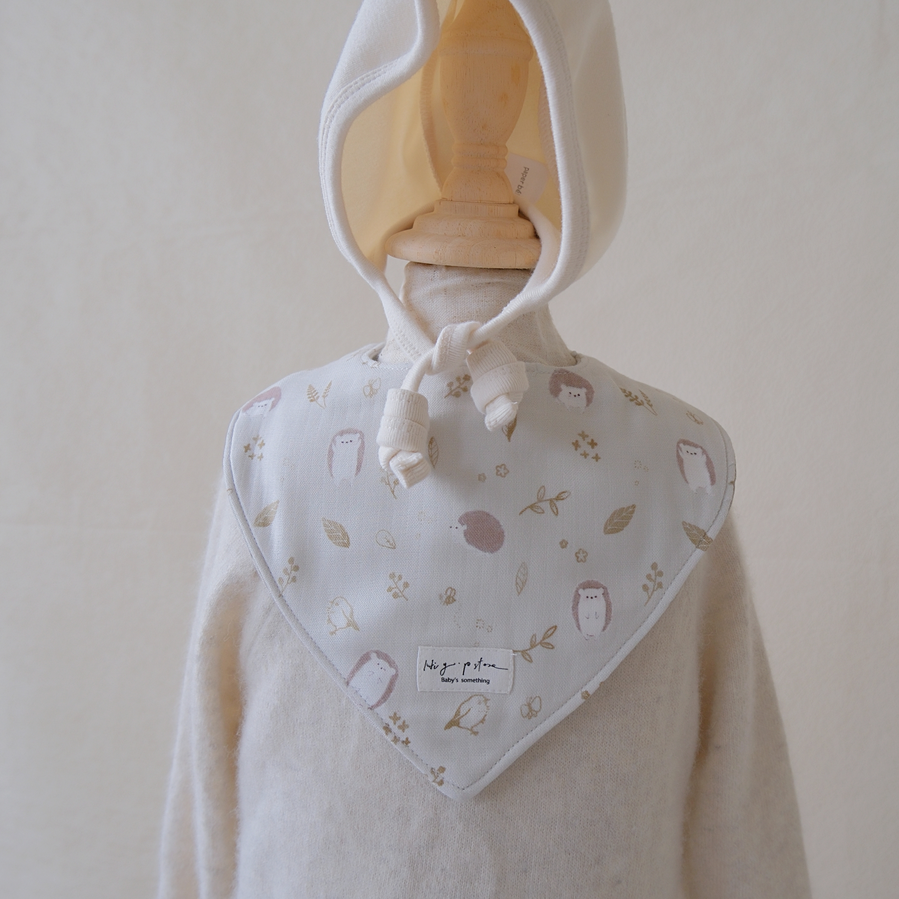 Hi Y.P store-手作圍兜-雙面三角兜-秋葉刺蝟