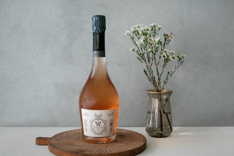 威石東 黑中灰傳統釀造粉紅氣泡酒