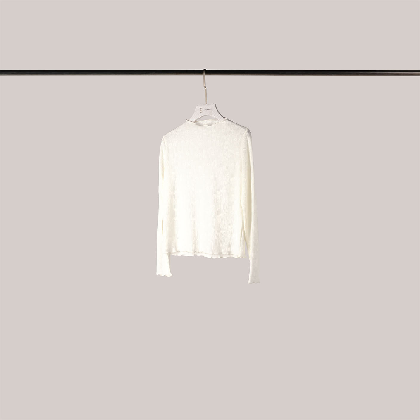 浪漫捲邊壓紋上衣 | 百搭白