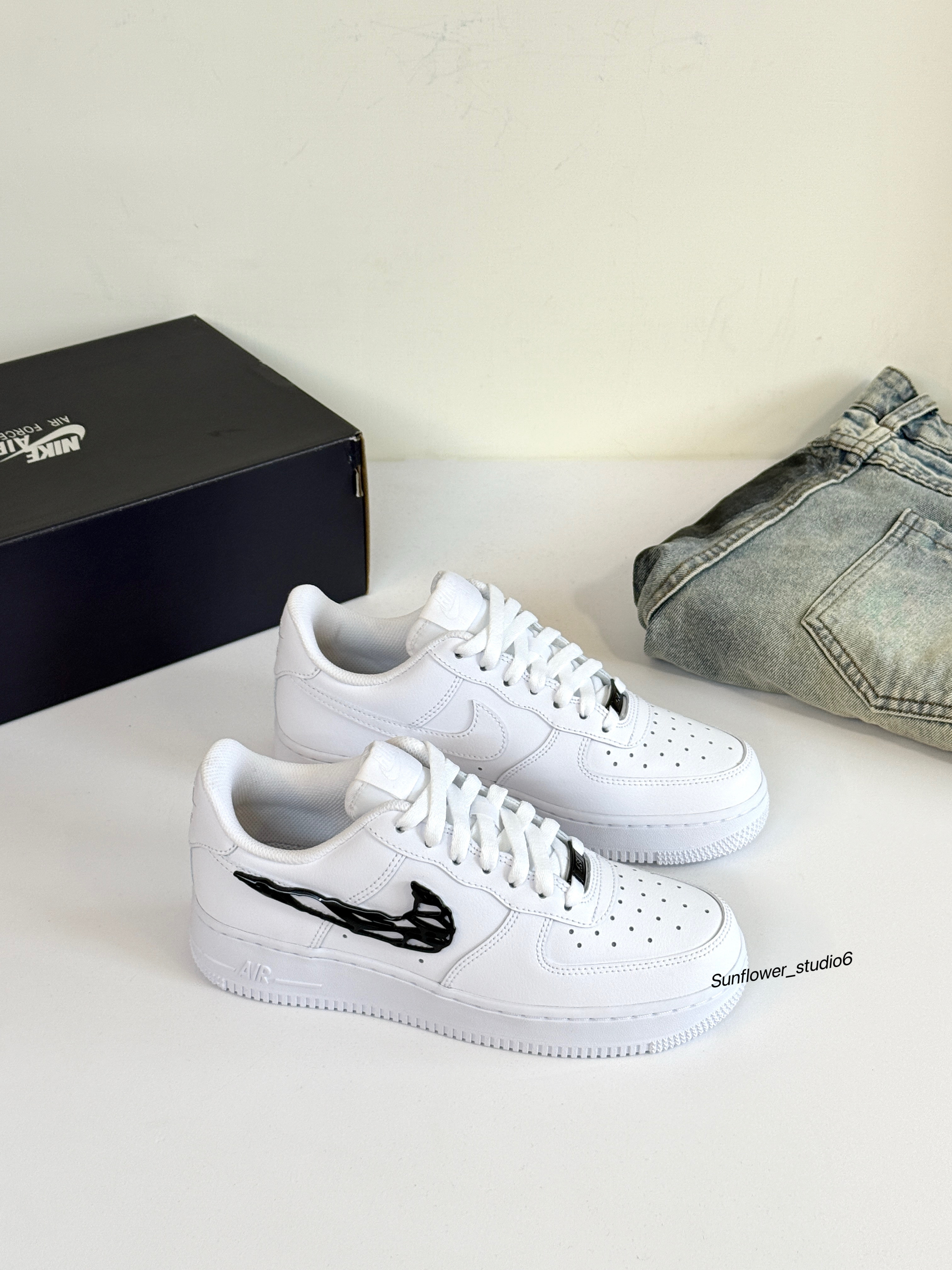 本週限時接單!! <再次開團✨> Nike Air Force 1 AF1 液態黑 猛毒 白黑色 白色 金屬勾 皮革 女款 IF1686-101/預購