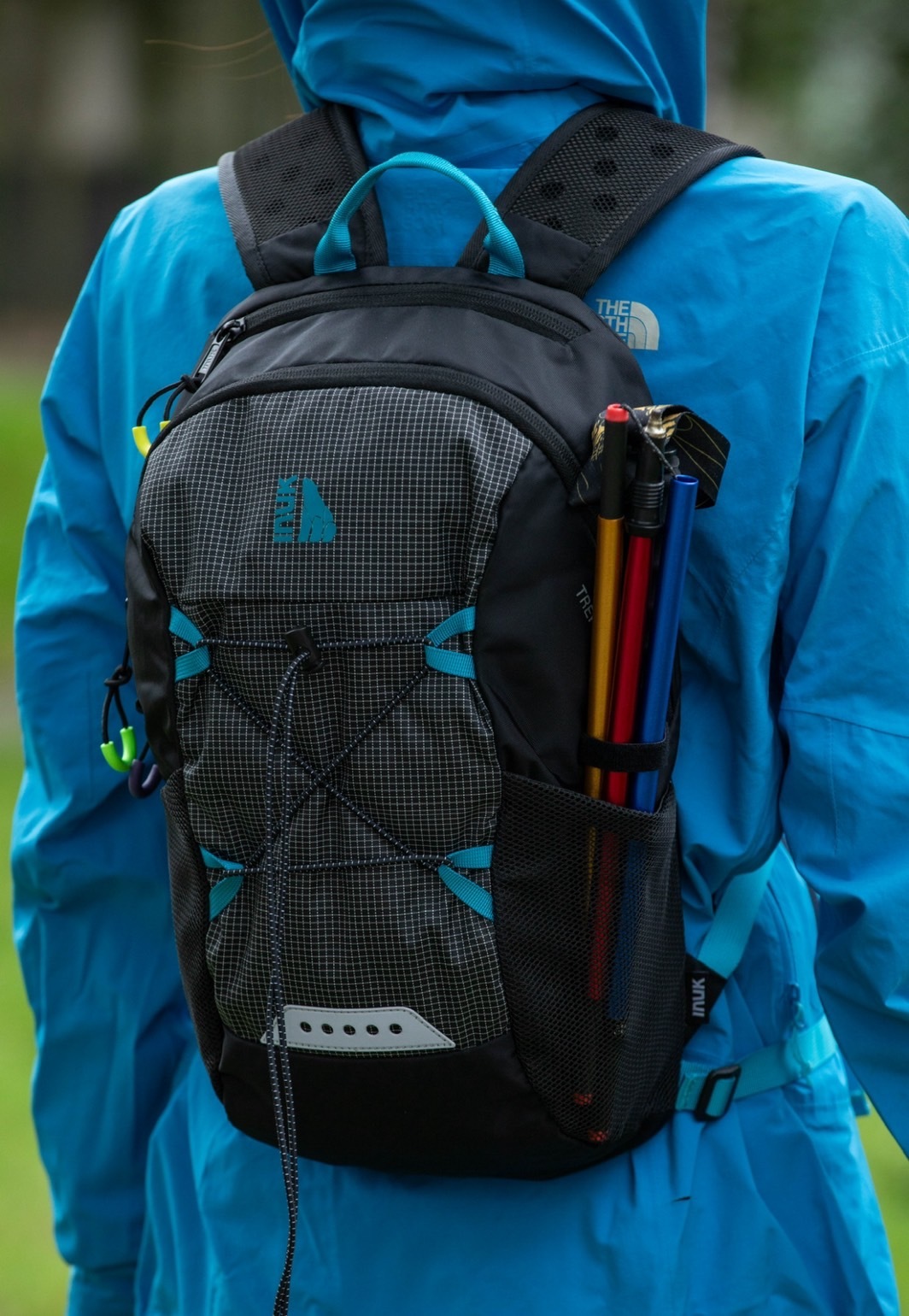 【INUK】環保調色盤 輕量健走機能背包 | Eco Primary Trekker 黑藍色 | 12L