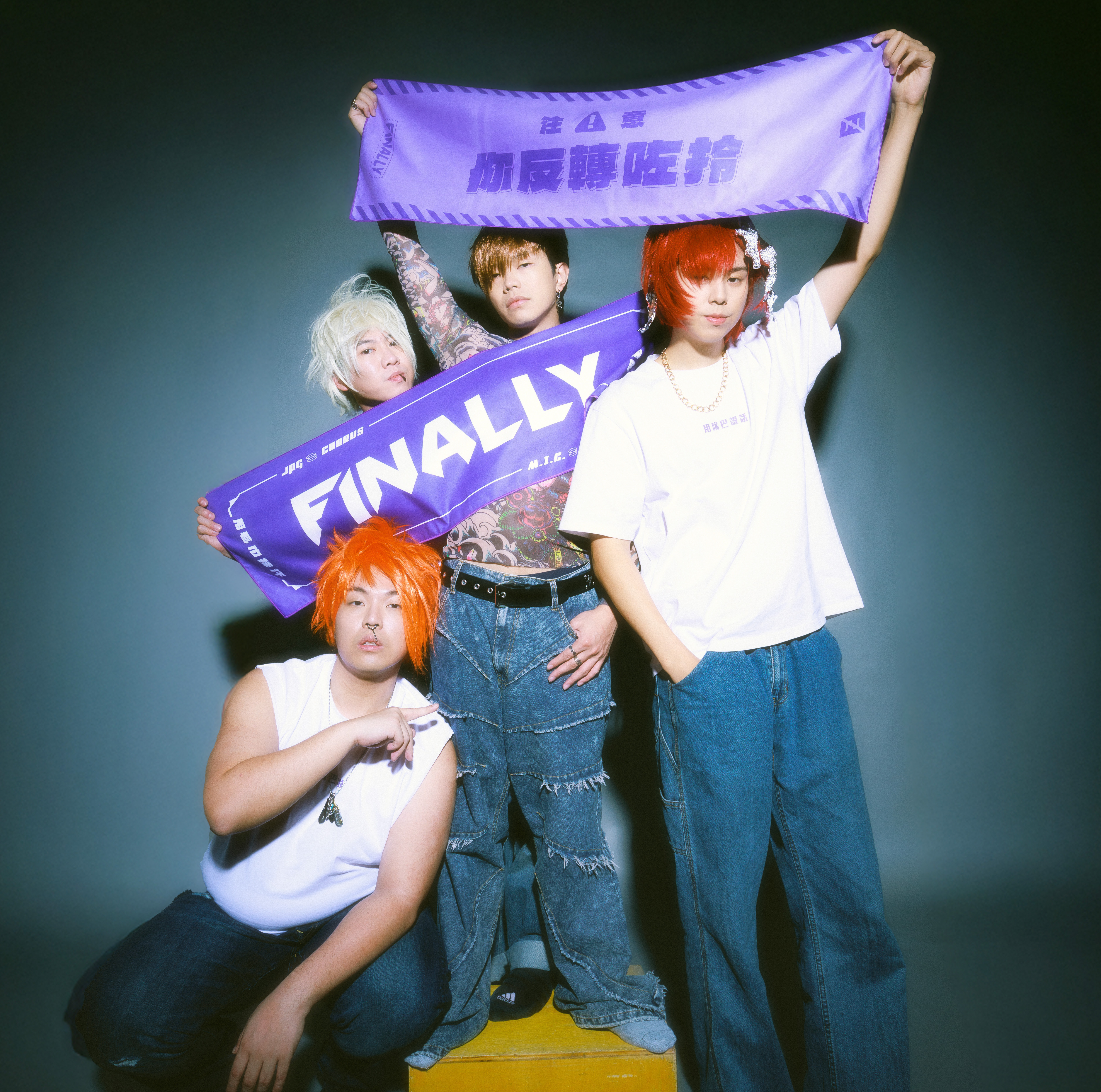 「用毛巾抹汗」毛巾