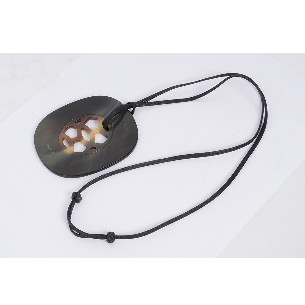 【HERMES】Lift 水牛角吊墜項鍊(黑色/琥珀色)H696106FL02