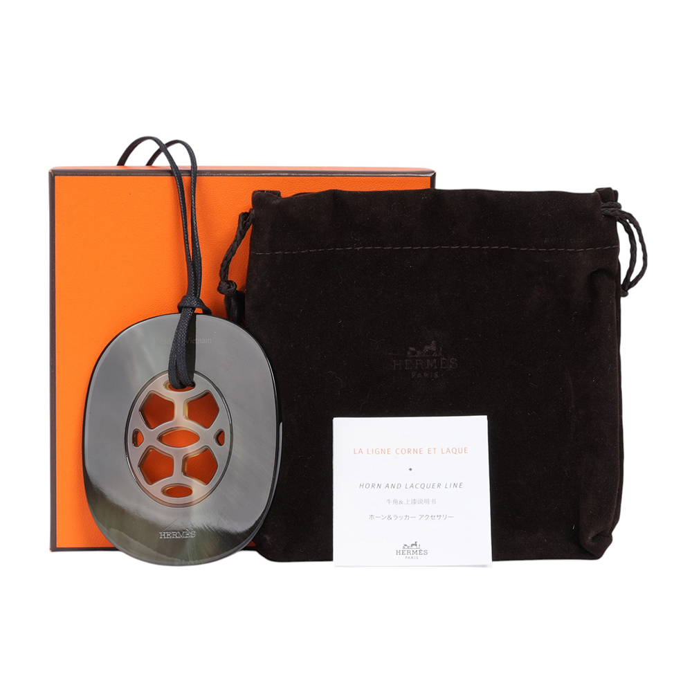 【HERMES】Lift 水牛角吊墜項鍊(黑色/琥珀色)H696106FL02
