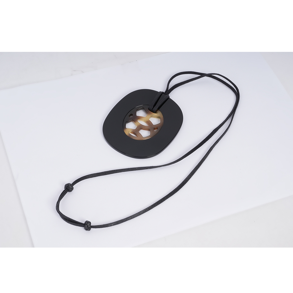 【HERMES】Lift 水牛角吊墜項鍊(黑色/琥珀色)H696106FL02