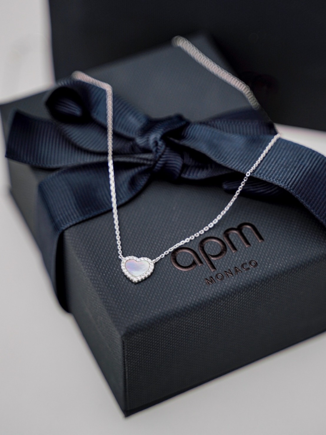 APM MONACO ETERNELLE系列 白母貝愛心 925銀 項鍊 AC6437OXNC