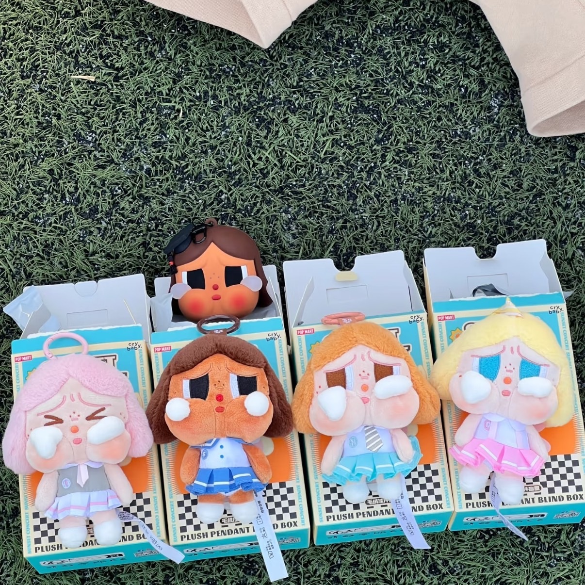 CRYBABY X 泡泡瑪特 POPMART CRYBABY 落日歌會系列 毛絨掛件 盲盒