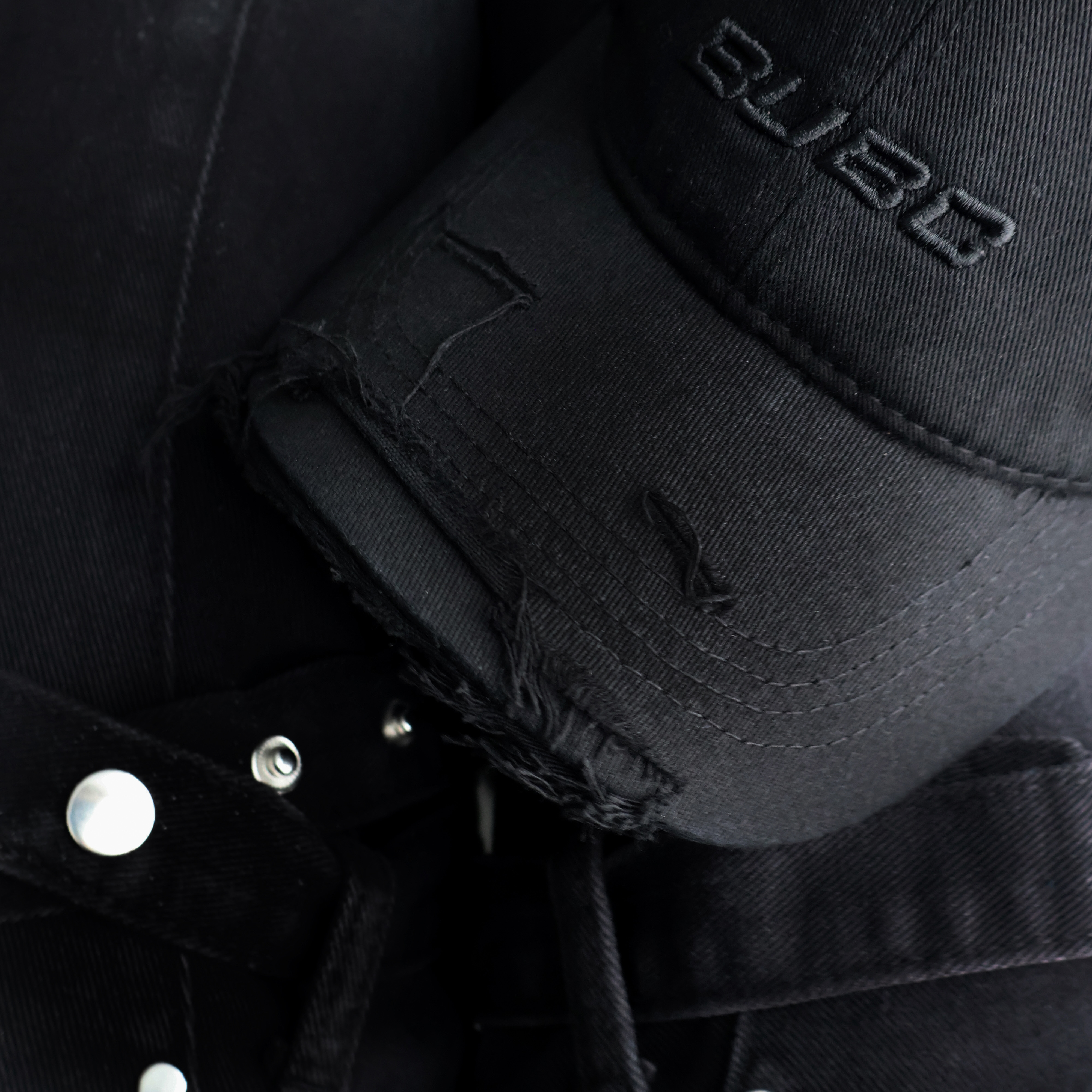 B-001 LOGO CAP