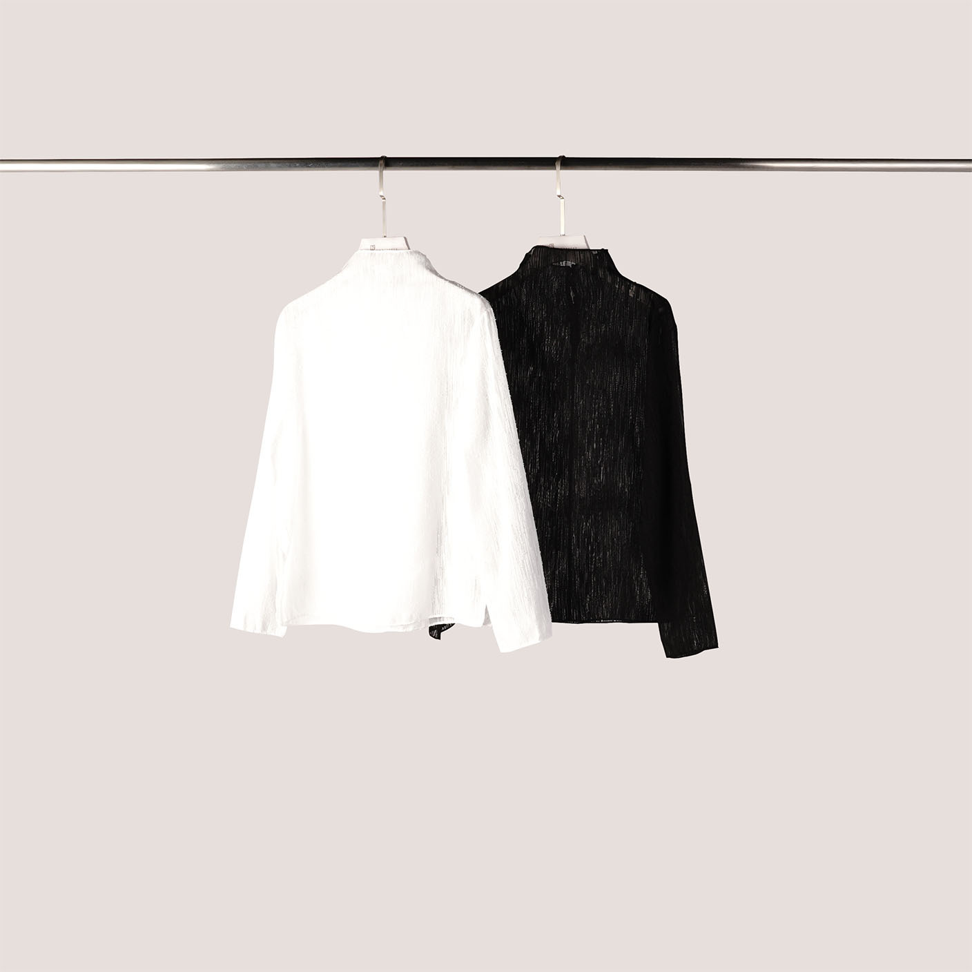 質感壓紋後釦立領上衣 | 2色