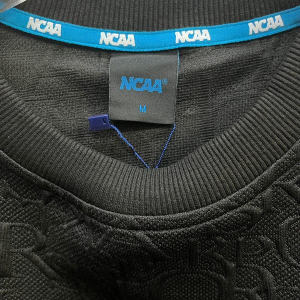 NCAA 大學T 黑 立體 緹花LOGO 長袖 休閒 男 7255100320