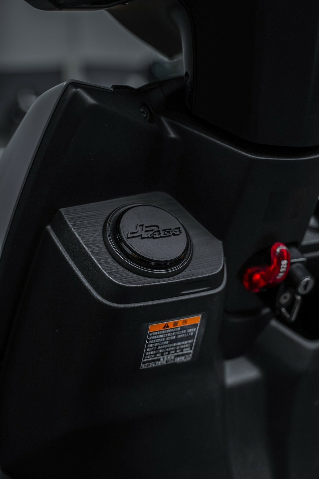 JP464 全黑油箱蓋