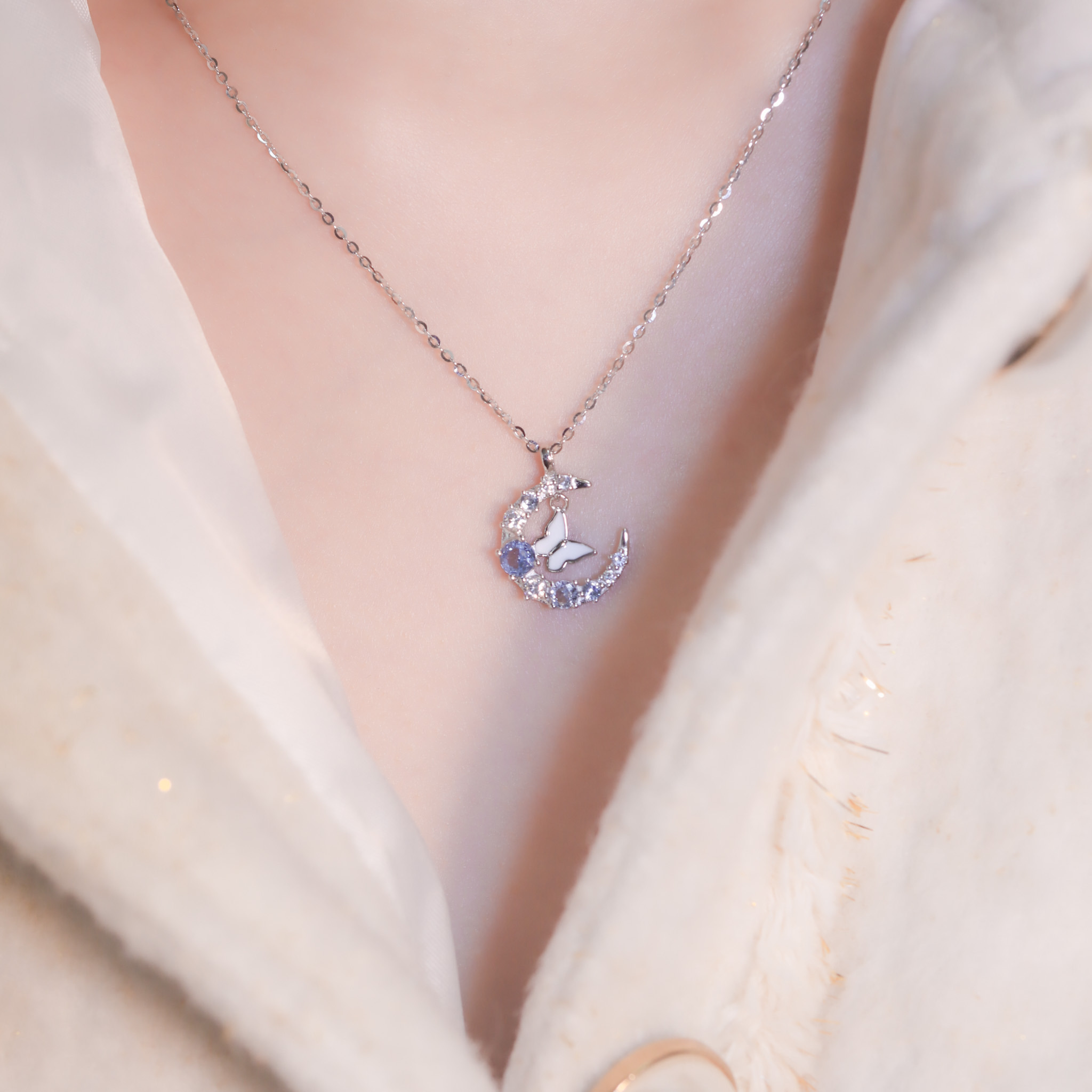 | 925純銀・白金 | 漫藍蝶願花繞項鍊 | NE1286 |