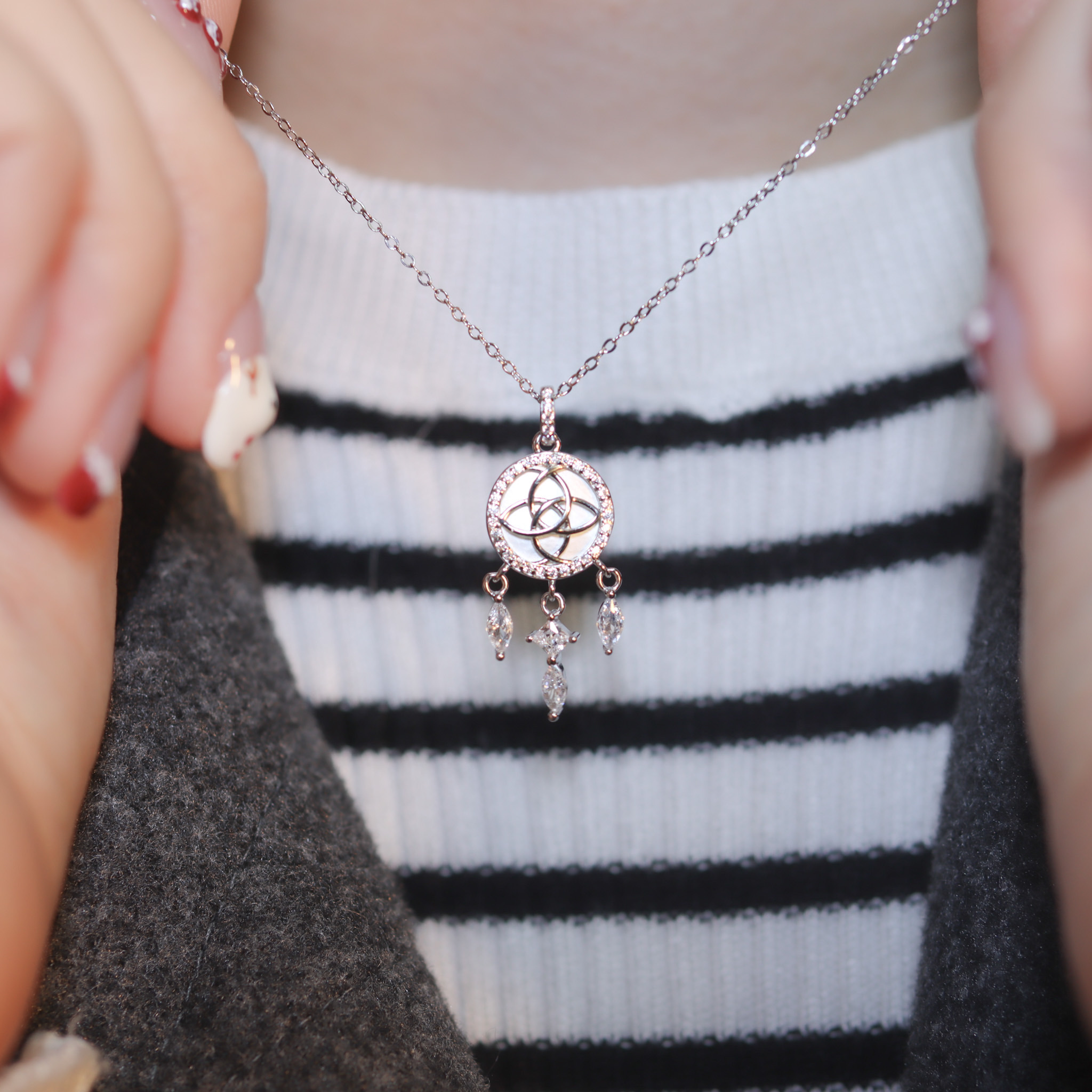 | 925純銀・白金 | 純白小夢盪漾項鍊 | NE1282 |