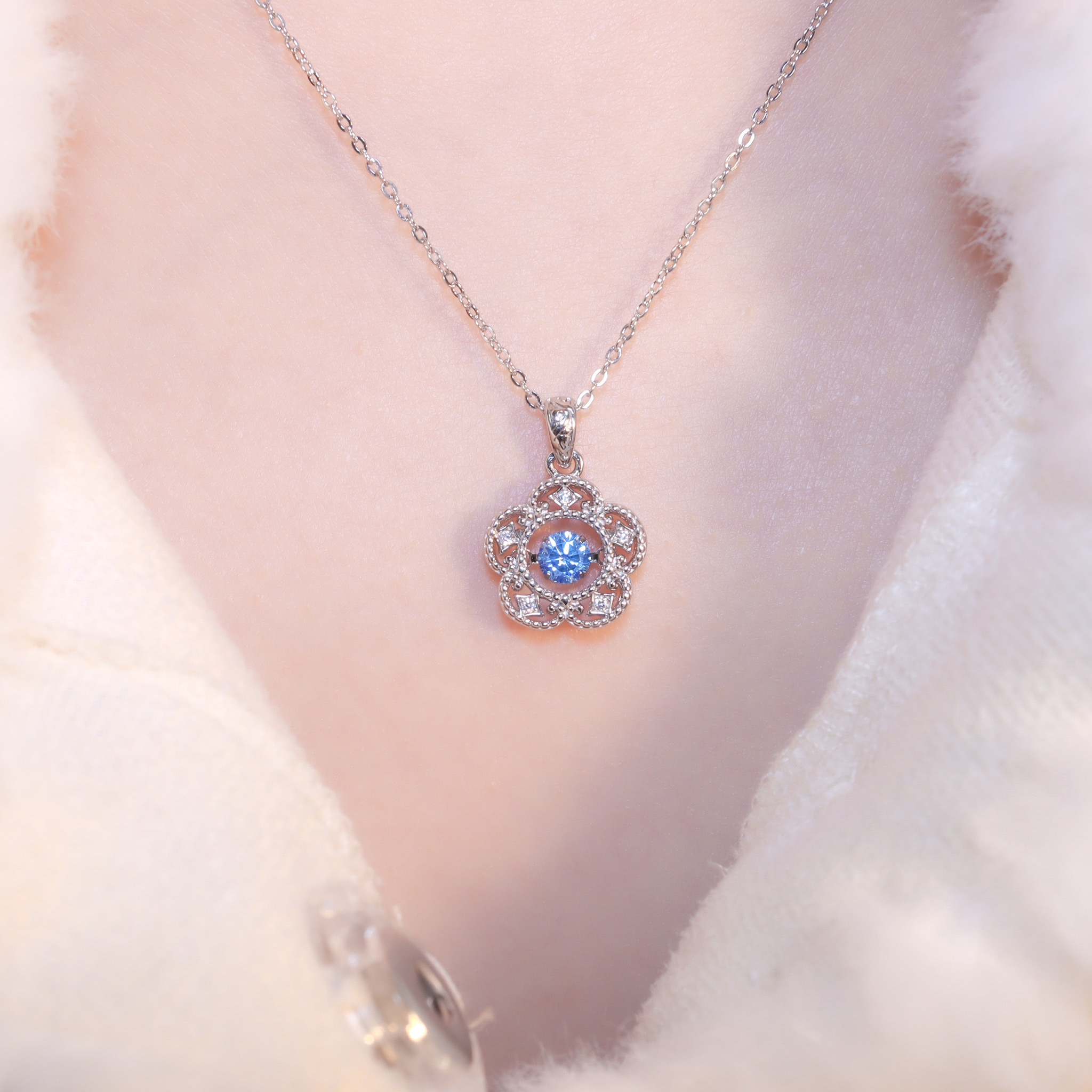 | 925純銀・厚鍍白金 | 懸浮漫花語項鍊 | NE1301 |