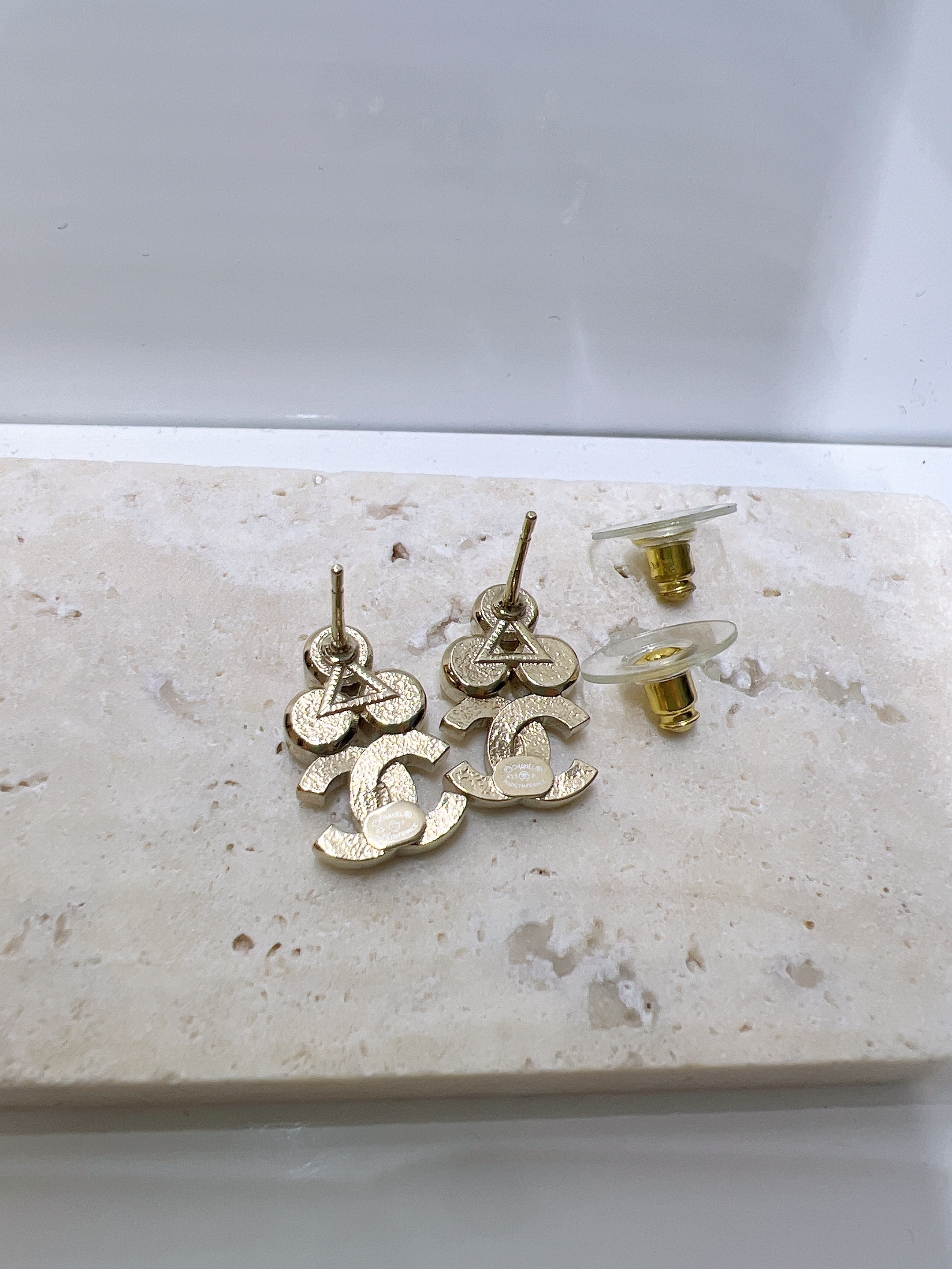 Chanel earrings 23p circle logo