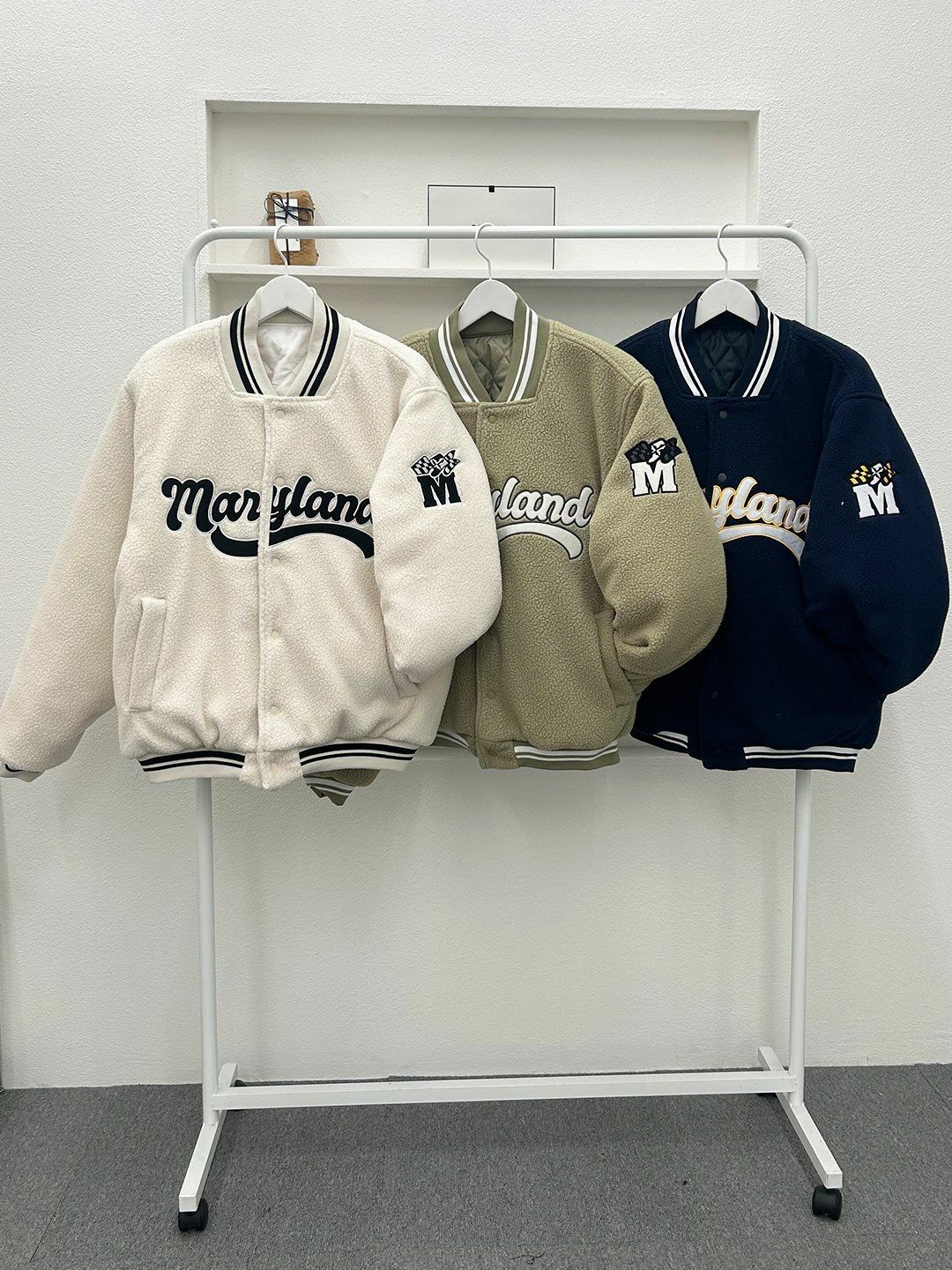 英文字毛毛棒球褸 TAC-0099JK