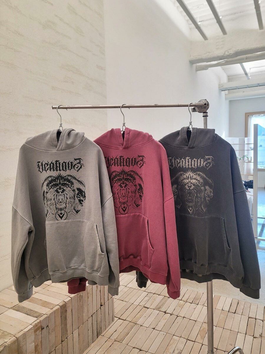 洗水英文字圖案連帽衛衣 VENTIQUE-032T