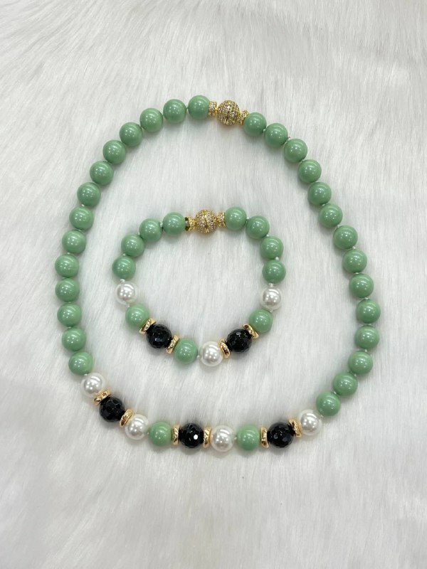 [S] GEMZ & CO NCJS SPAIN PEARLS JEWELLERY/GREEN PEARLS & BLACK AGATE, Z134 (Z134)