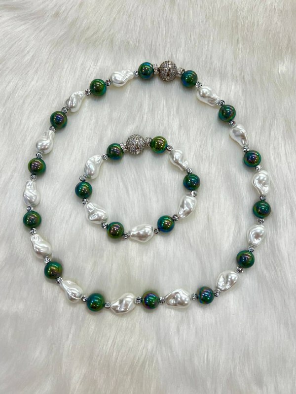 [S] GEMZ & CO NCJS SPAIN PEARLS JEWELLERY/IRIDESCENT GREEN & BAROQUE PEARLS, Z135 (Z135)