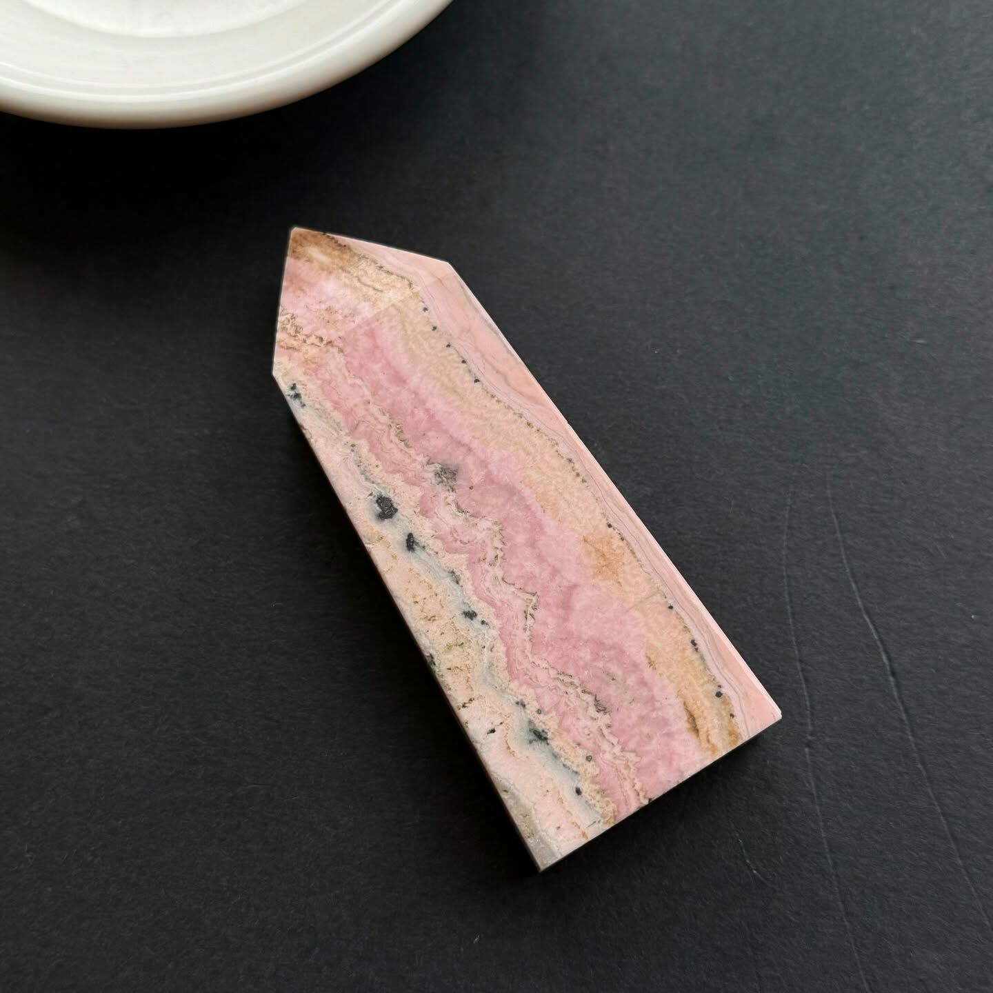 [原石] 菱錳礦 / 紅紋石 水晶柱