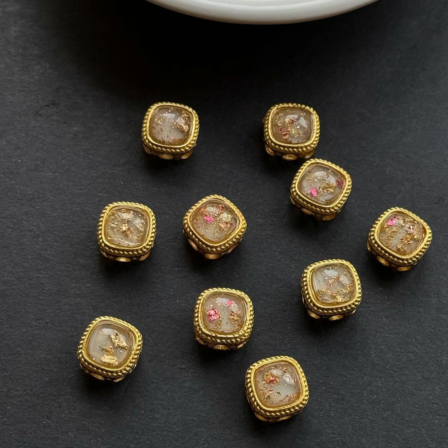 [原石] 樹脂（通孔）水晶魔盒 米白方形