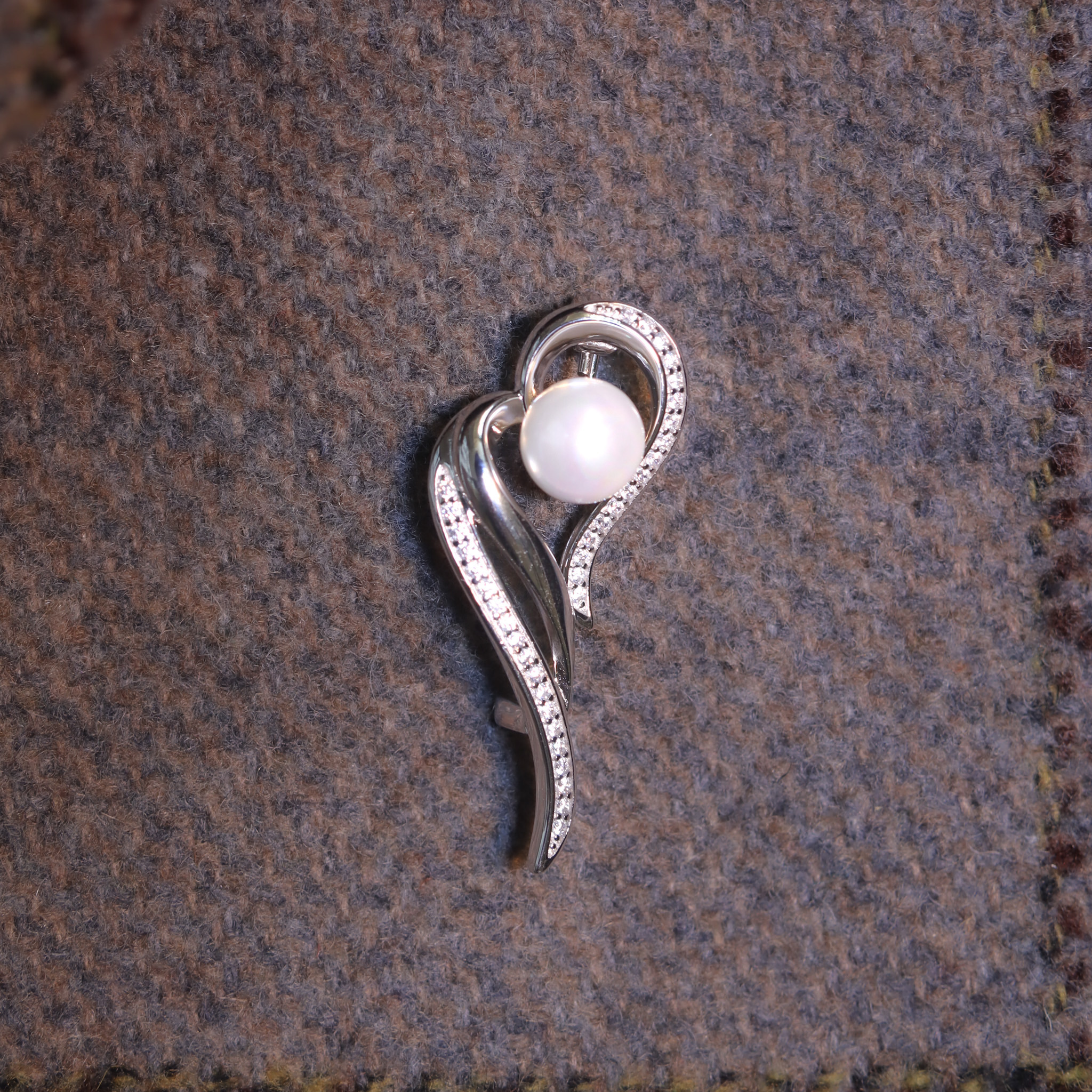 | 925純銀・白金・珍珠 | 珍貴的心意胸針 | BRO004 |