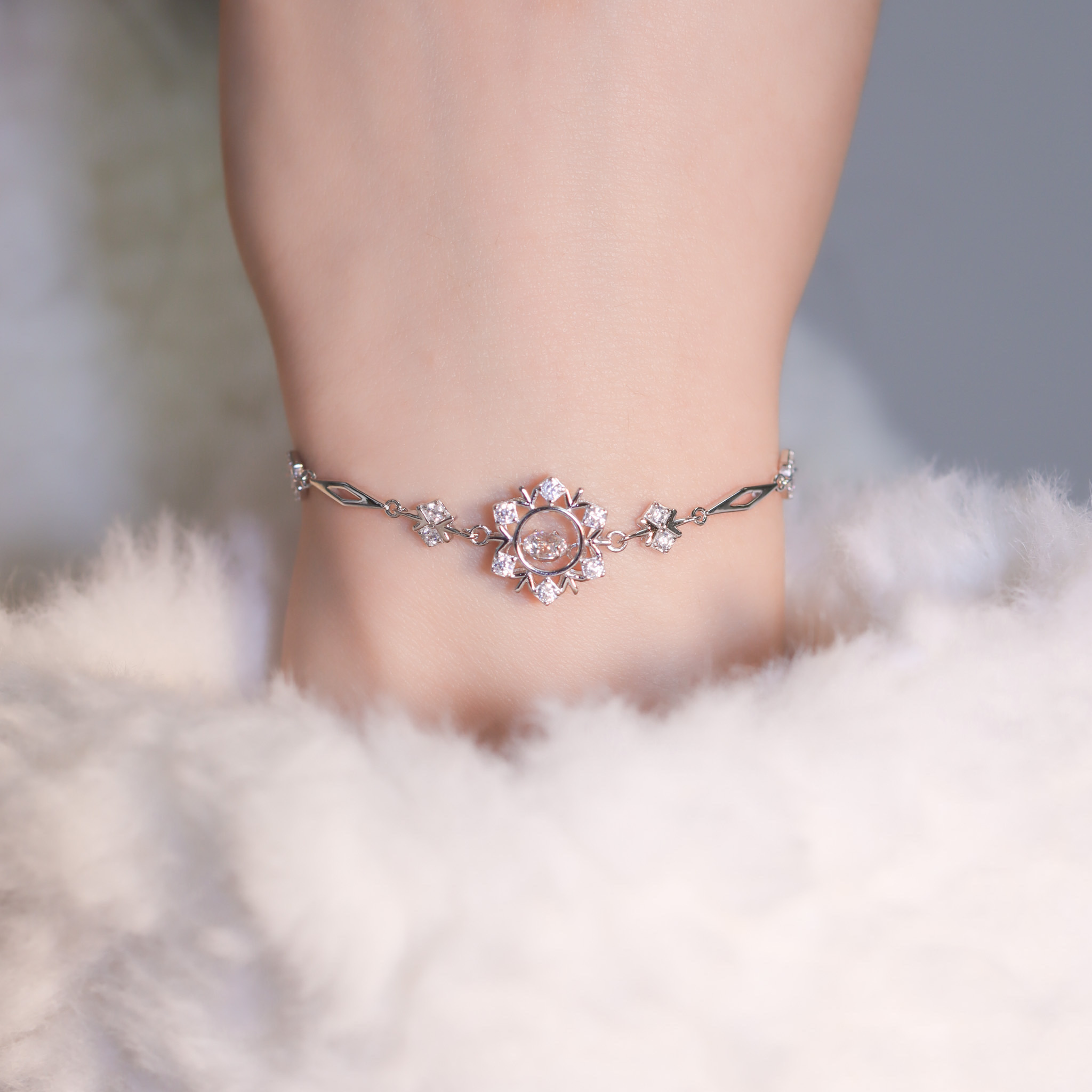 | 925純銀・厚鍍白金 | 懸浮雪花翩翩起軟手鐲 (白色/藍色) | BR1240 |