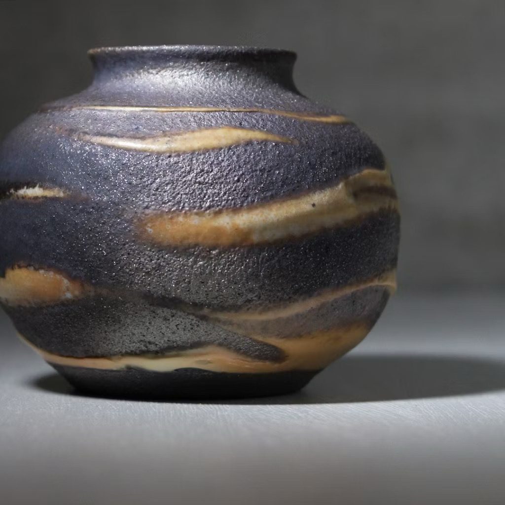 曙波瑩墨灰釉花器H001F