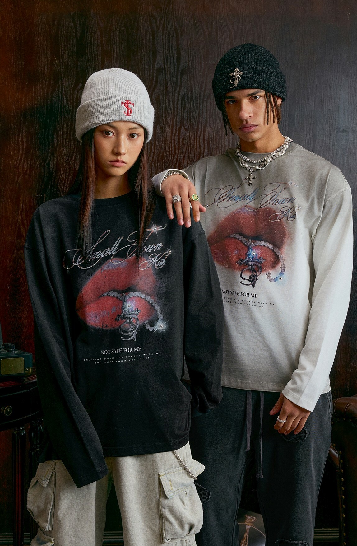 STK SmallTownKid 髒洗做舊 鑽石紅唇印花 薄長袖