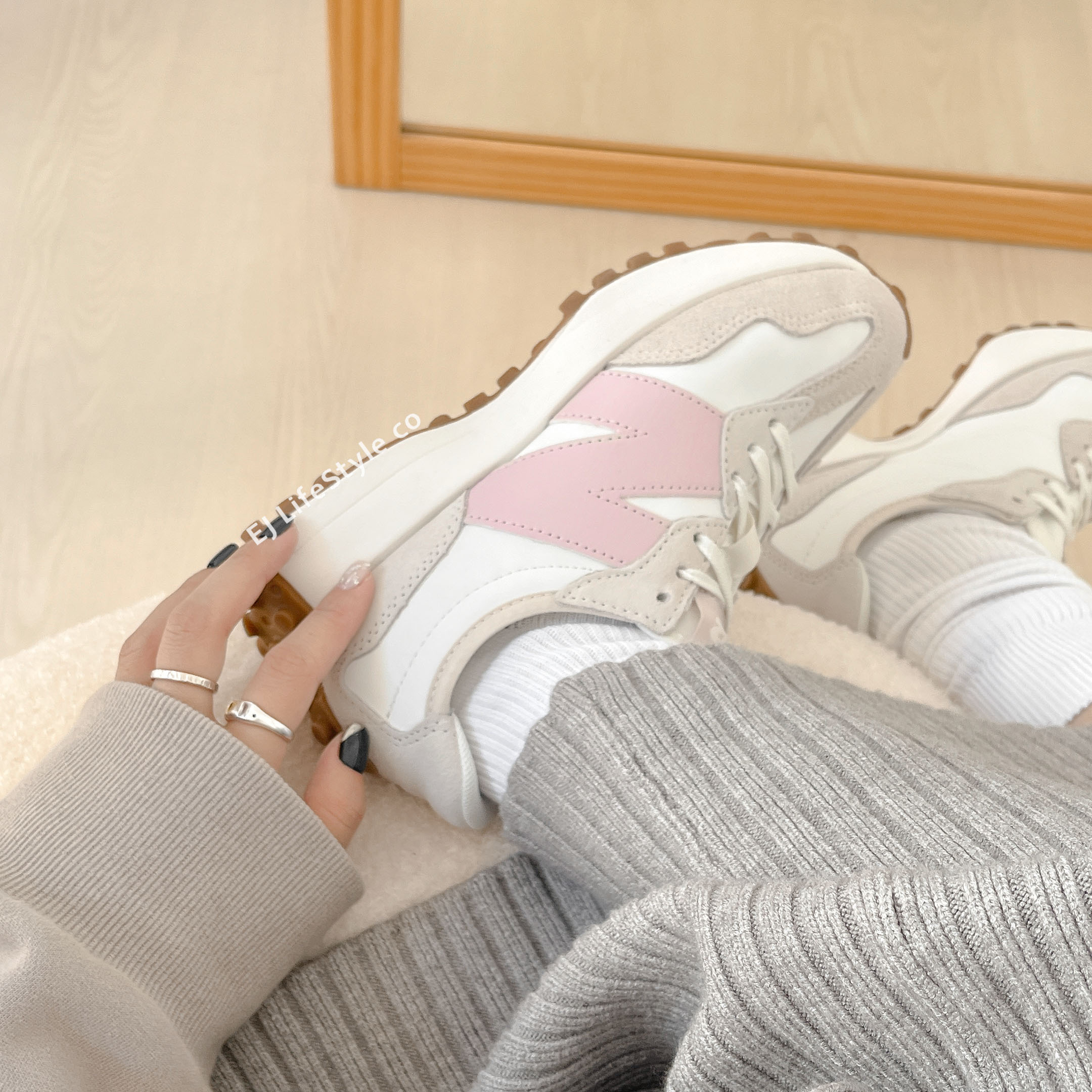 NEW BALANCE 327 NB 仿皮革 焦糖底 米白 櫻花粉 WS327AL / 現貨