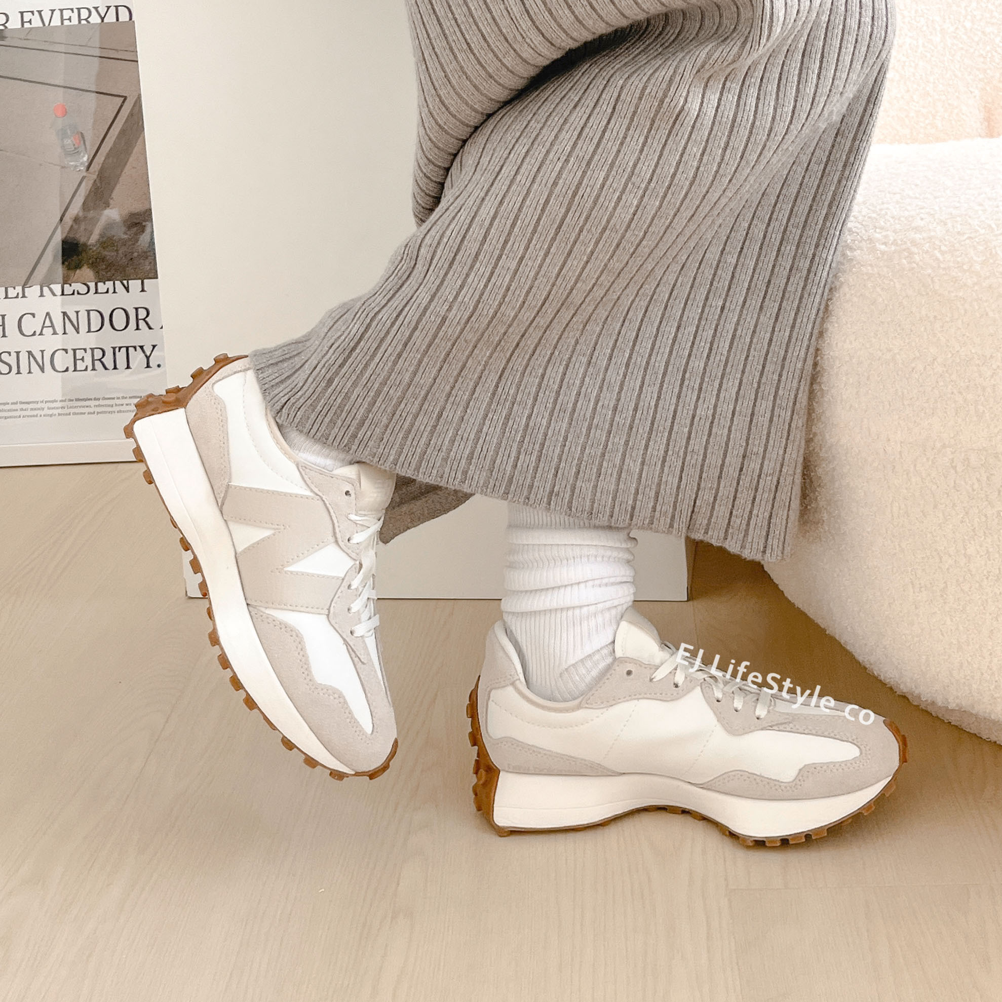 NEW BALANCE 327 NB 仿皮革 焦糖底 米白 燕麥 WS327AN / 現貨