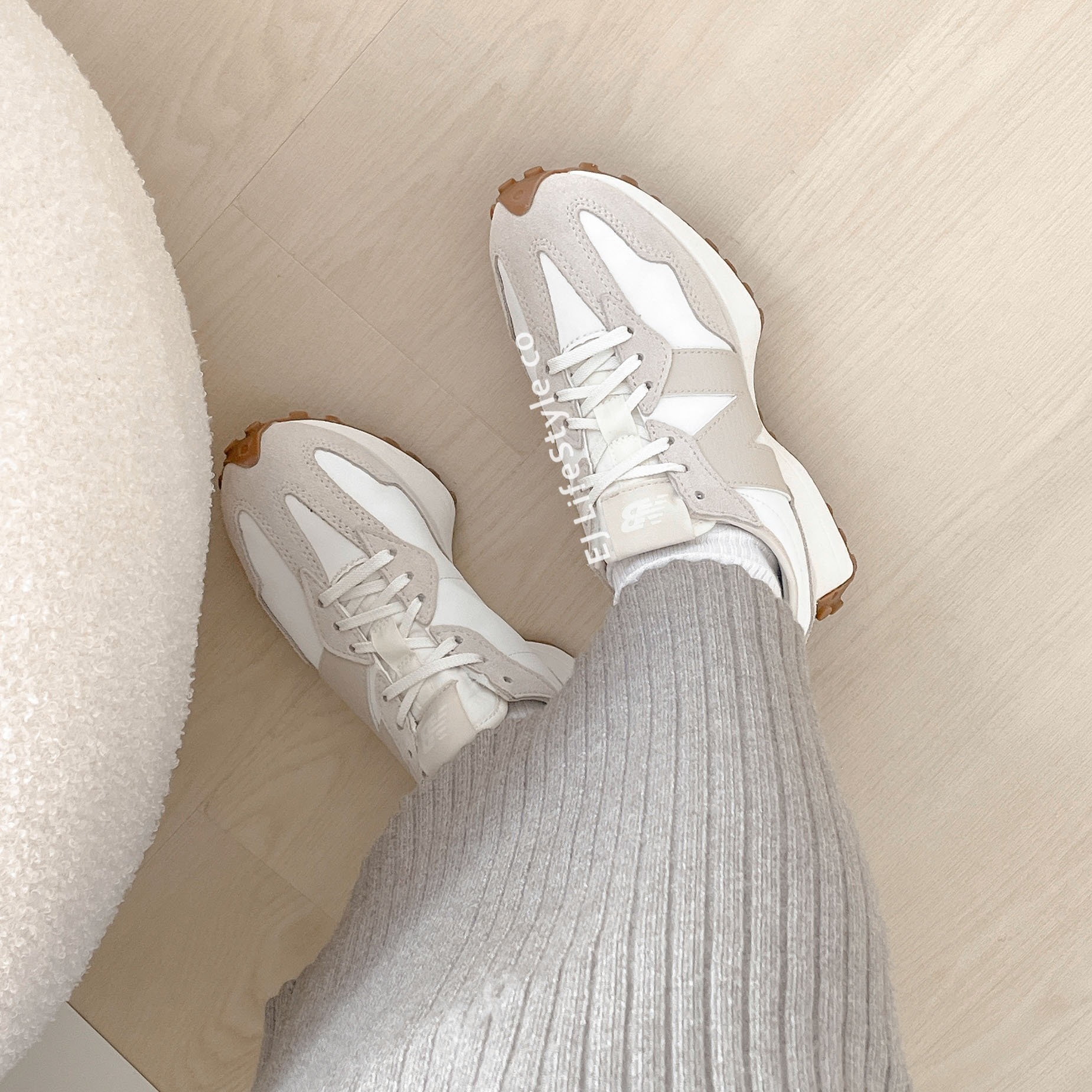 NEW BALANCE 327 NB 仿皮革 焦糖底 米白 燕麥 WS327AN / 現貨