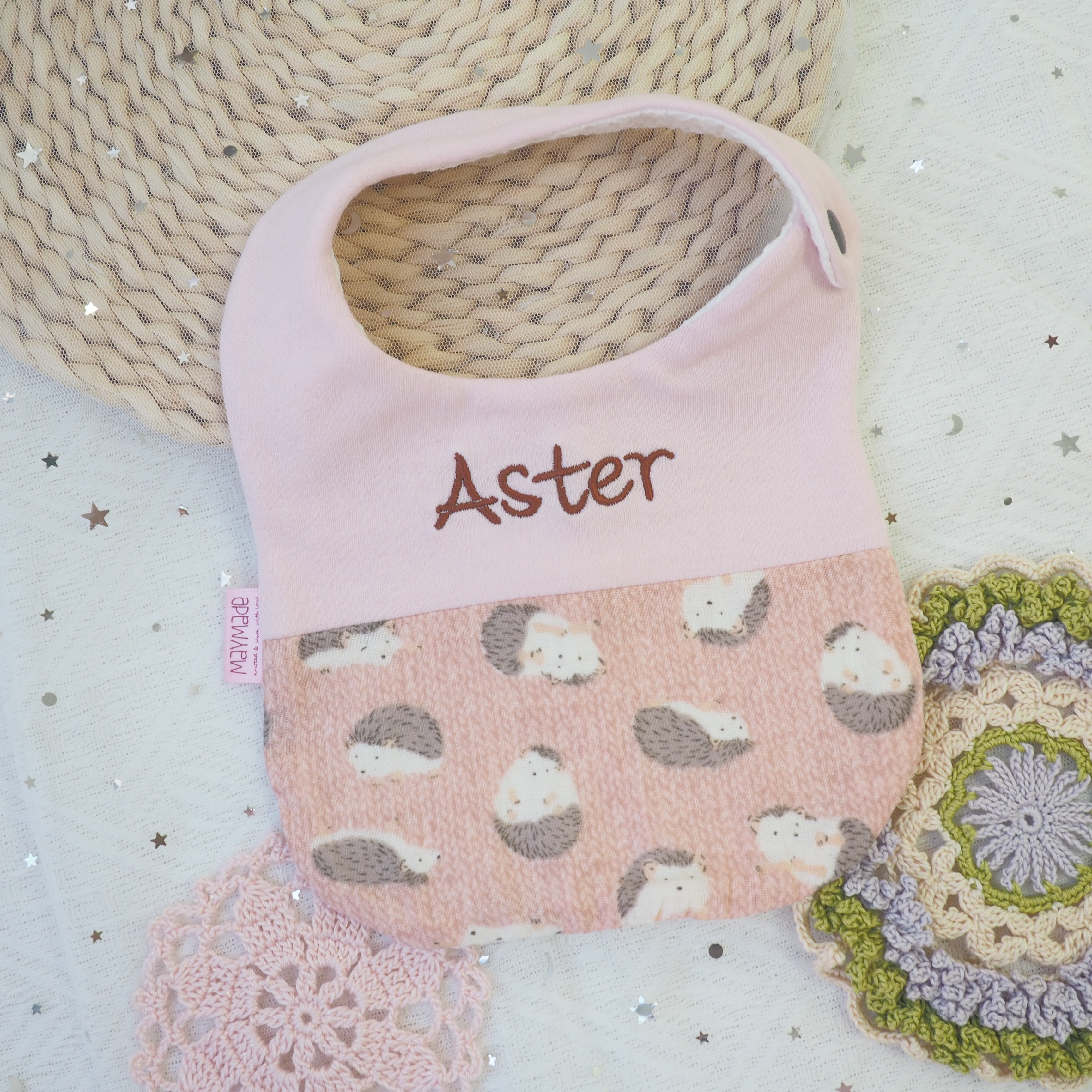 粉紅刺猬 拼布款繡名口水肩