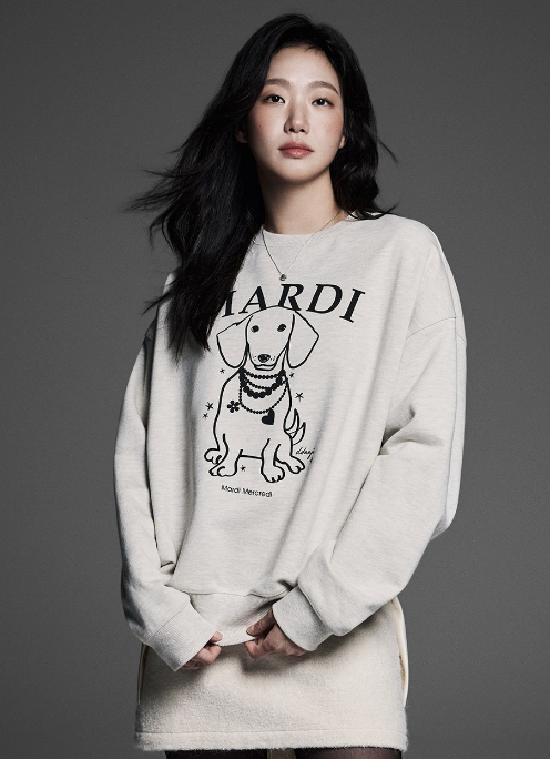 Mardi SWEATSHIRT SWING THE TAIL DDANJI PEARL NECKLACE_OATMEAL BLACK