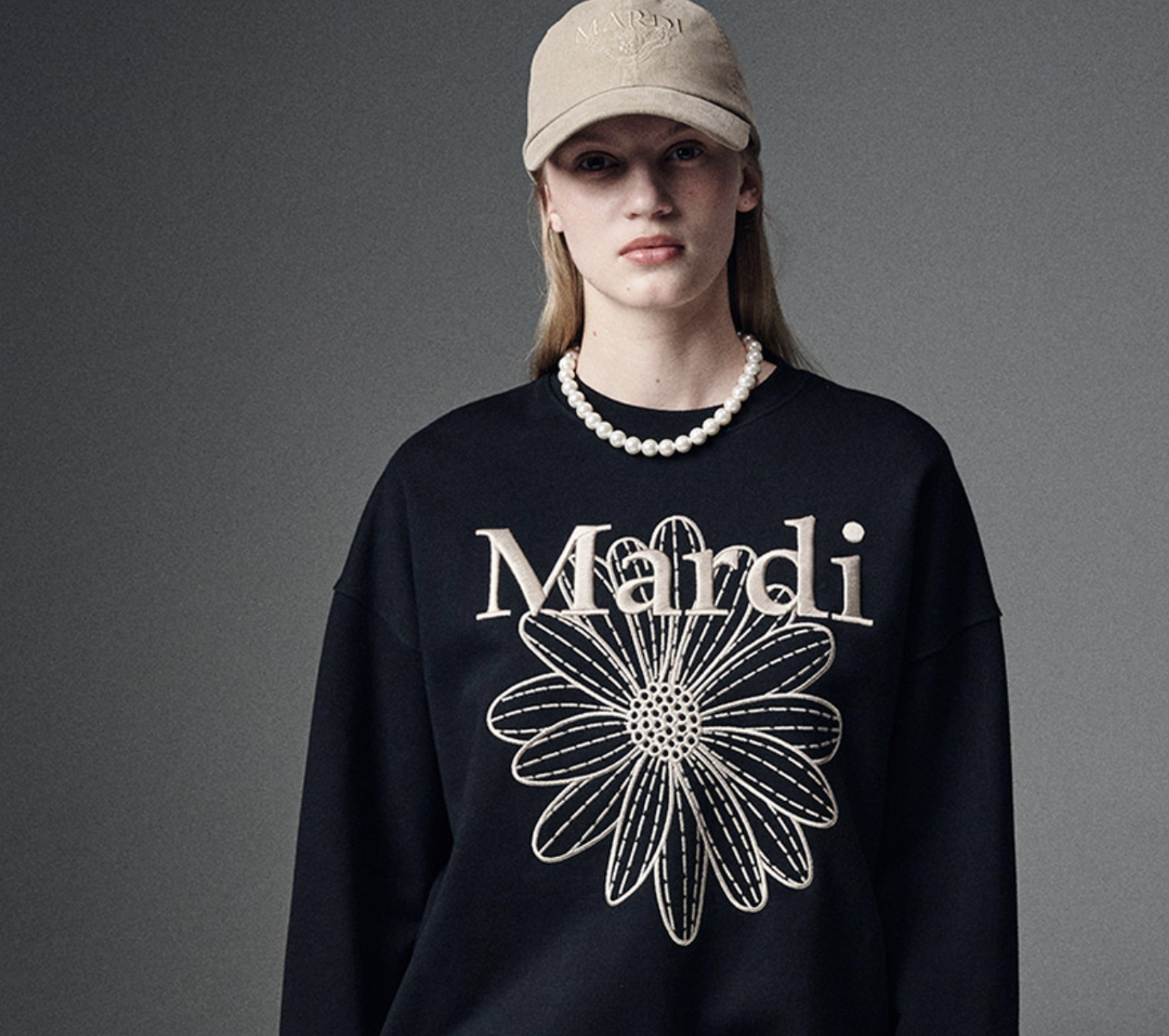 Mardi 刺繡款 SWEATSHIRT FLOWERMARDI NEEDLEWORK_BLACK BEIGE