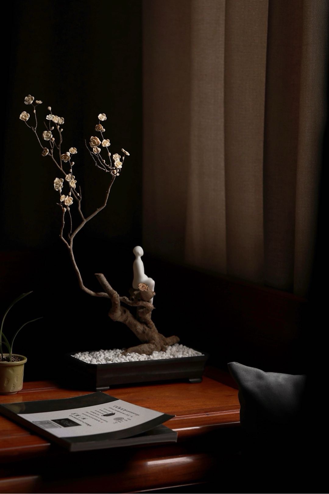 Natural tree branches "Watching the snow under the plum blossoms"