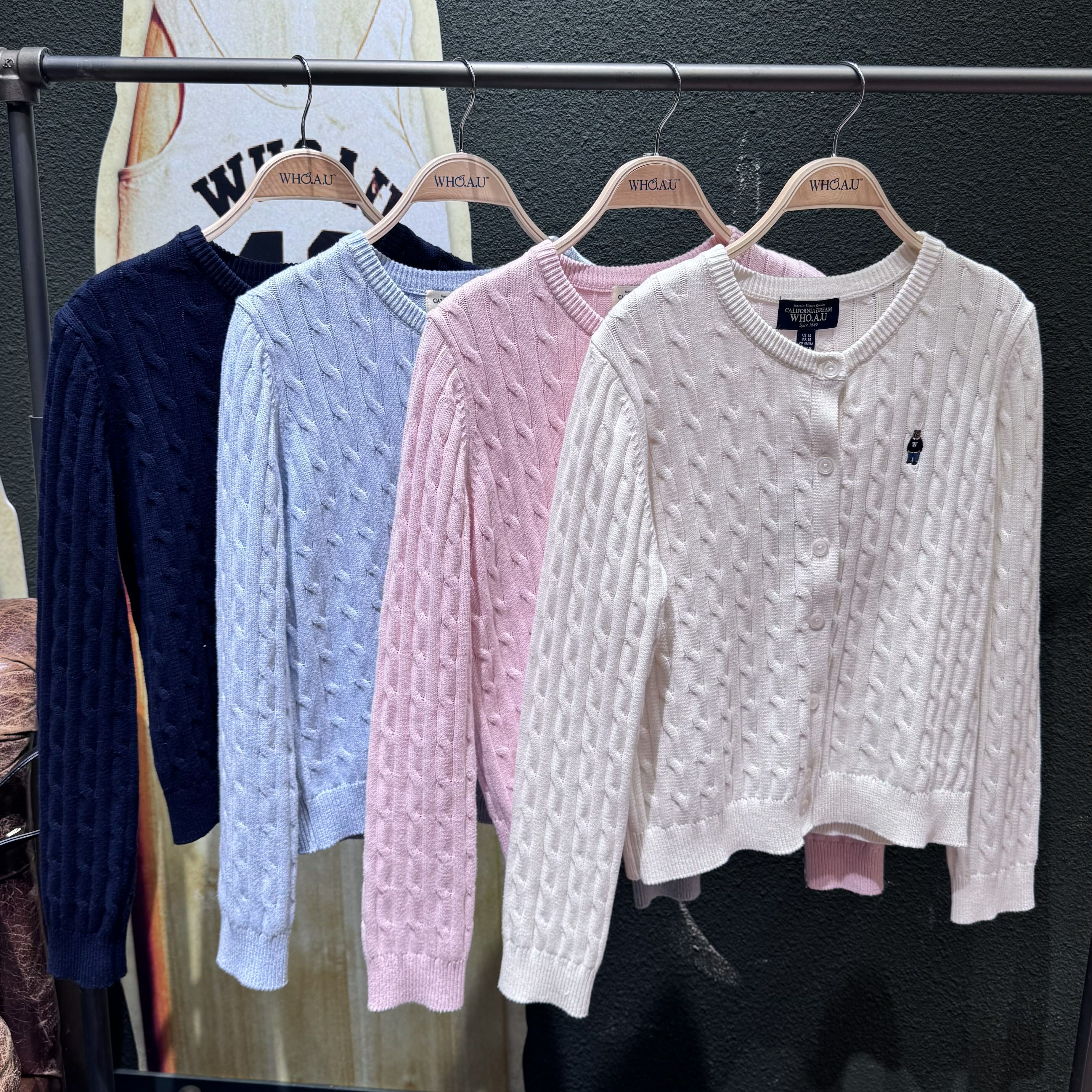 【現貨】【WHO.A.U】TWO WAY 高質熊熊刺繡鈕紋針織開胸上衣 (S/M)