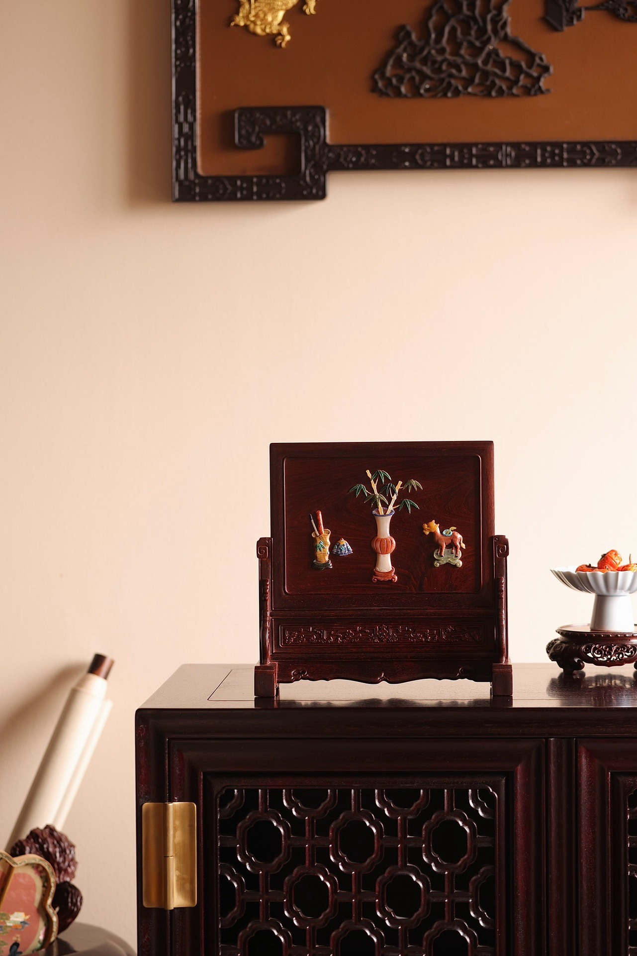 Small-leaf red sandalwood x inlaid treasures "Qinggongtu Insert Screen"