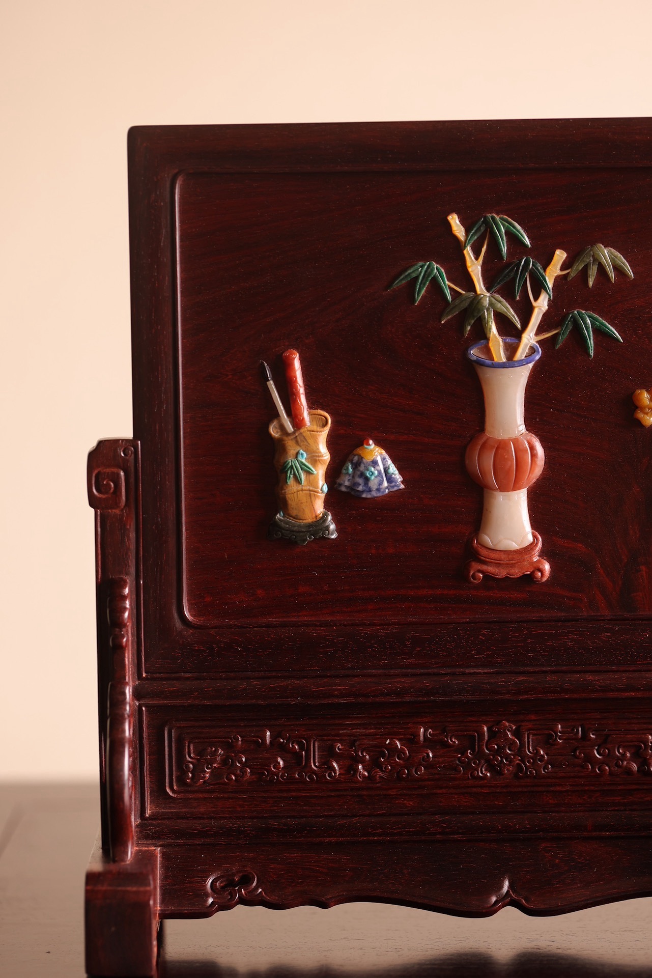 Small-leaf red sandalwood x inlaid treasures "Qinggongtu Insert Screen"