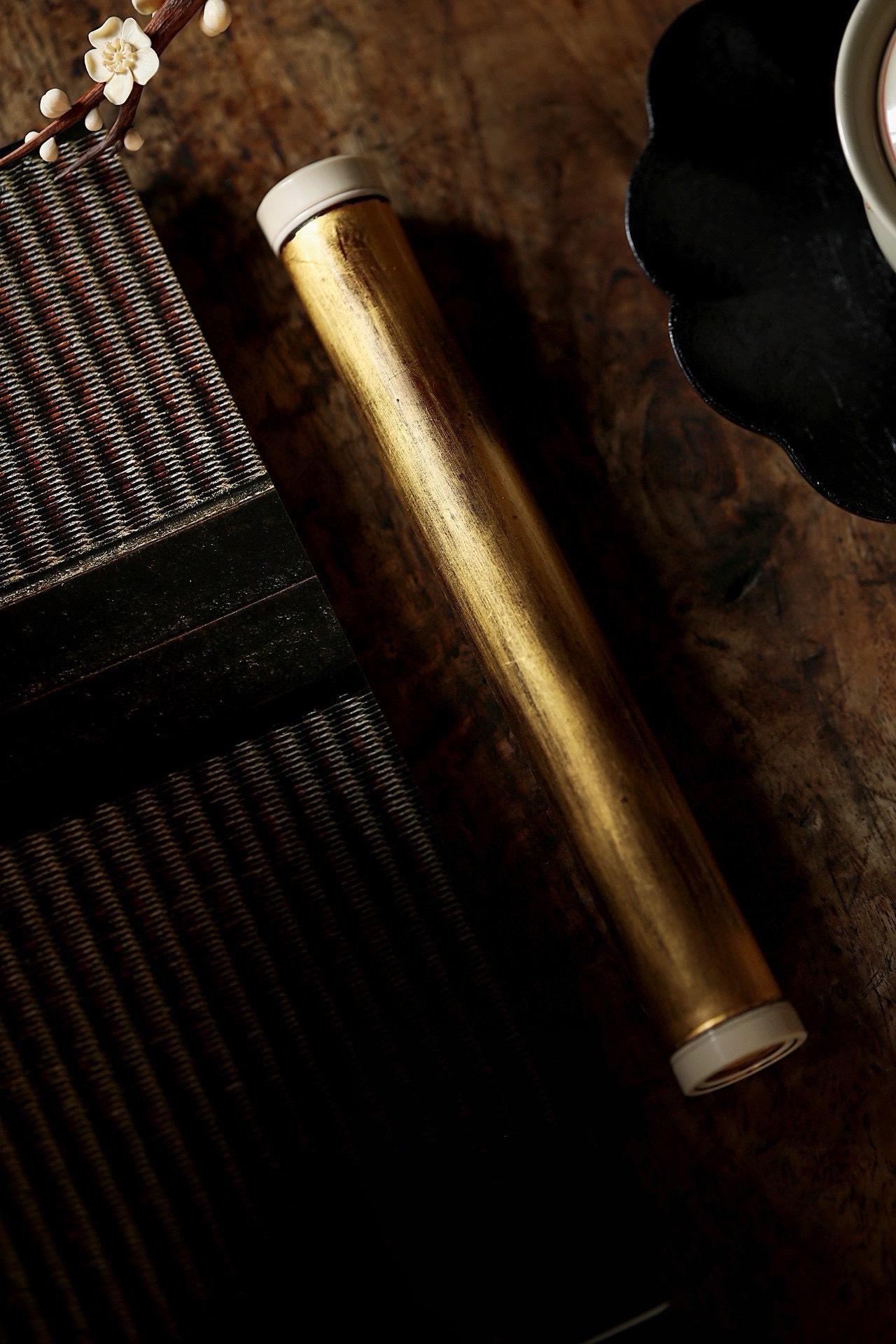 Lacquer, real gold and mammoth "Shanghai style incense stick"