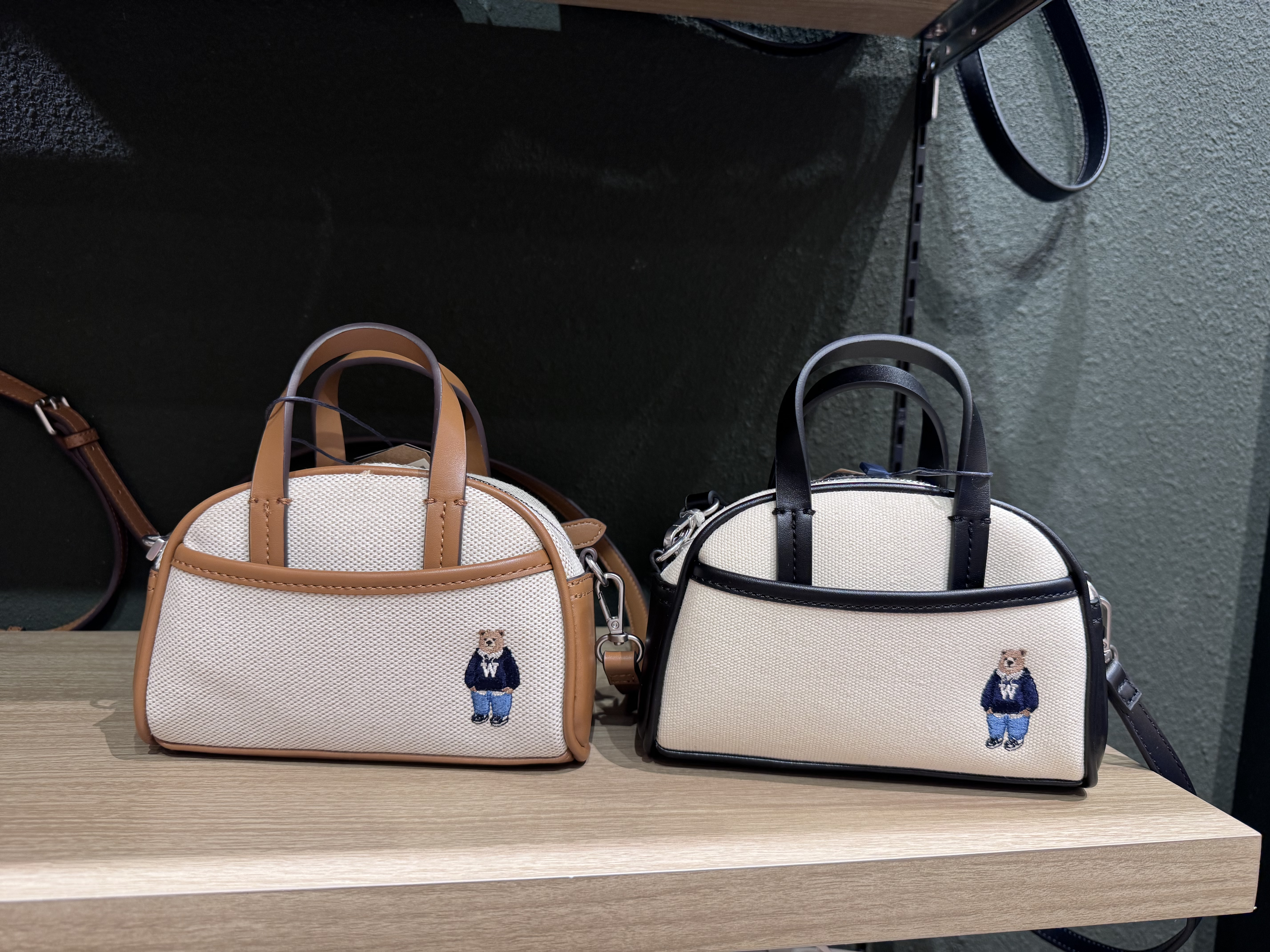 ｜每色只有一件｜【品牌現貨清倉大折扣】【WHOAU】高質刺繡小巧實用兩用袋  (啡/黑)