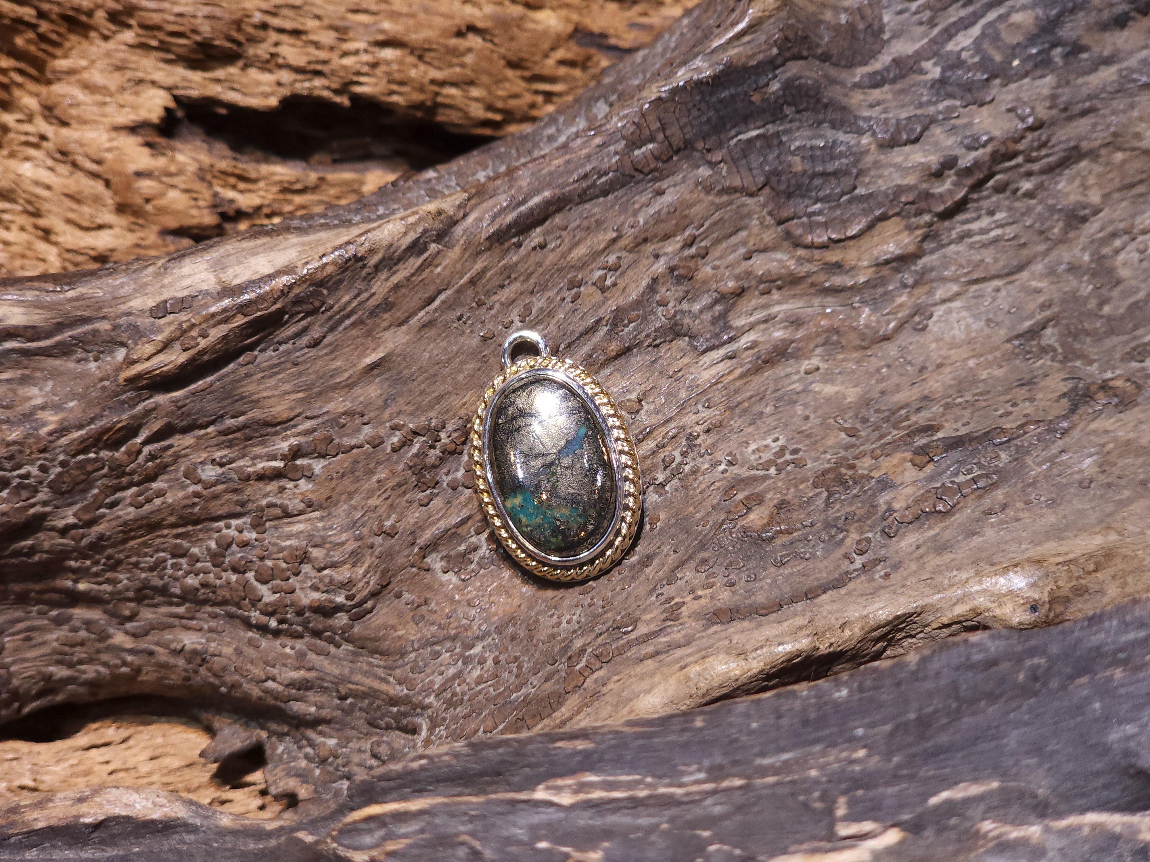 *Black Venom Jewelry- Freedom & Prayer Morenci II 18k金繩松石吊墜