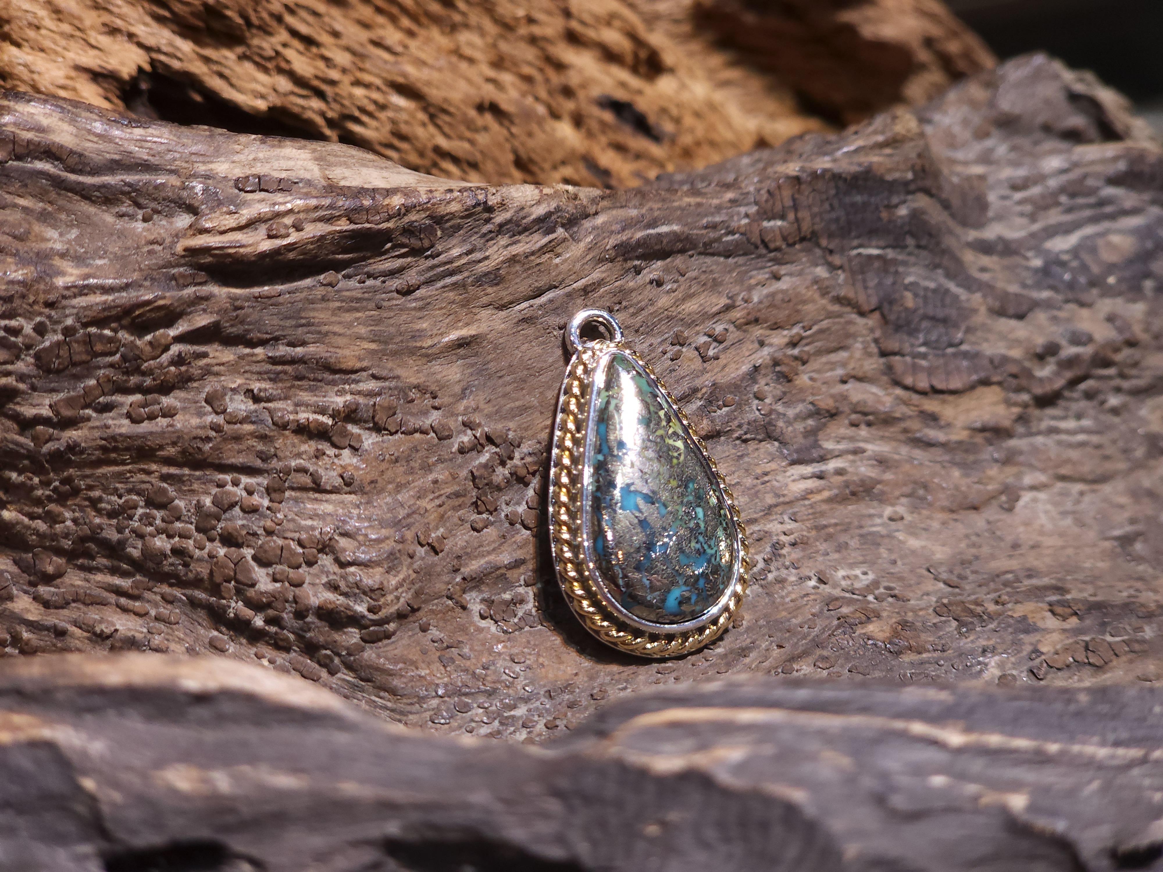 *Black Venom Jewelry- Freedom & Prayer Morenci II 18k金繩松石吊墜