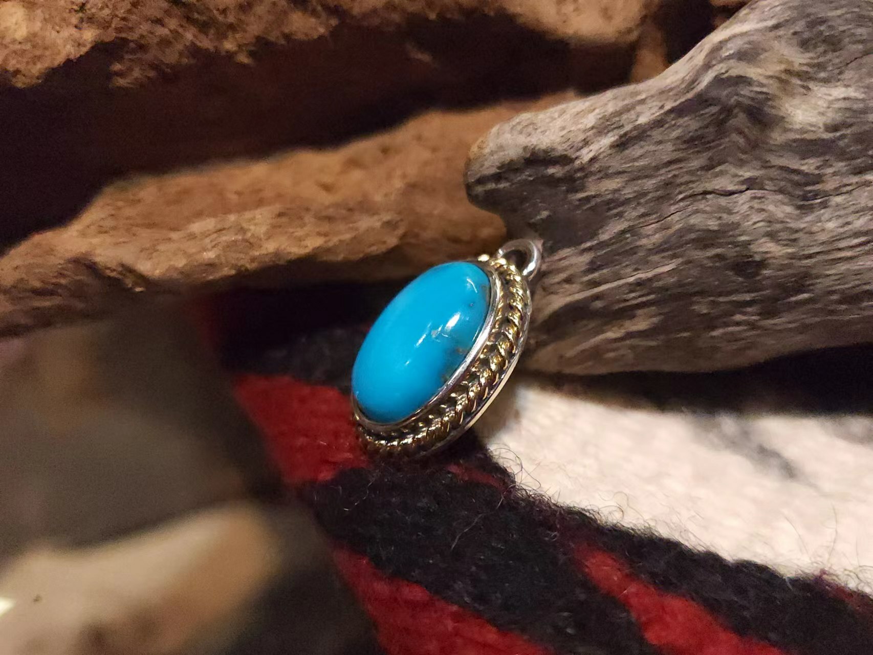 *Black Venom Jewelry- Freedom & Prayer Sleeping Beauty 18K金繩松石吊墜